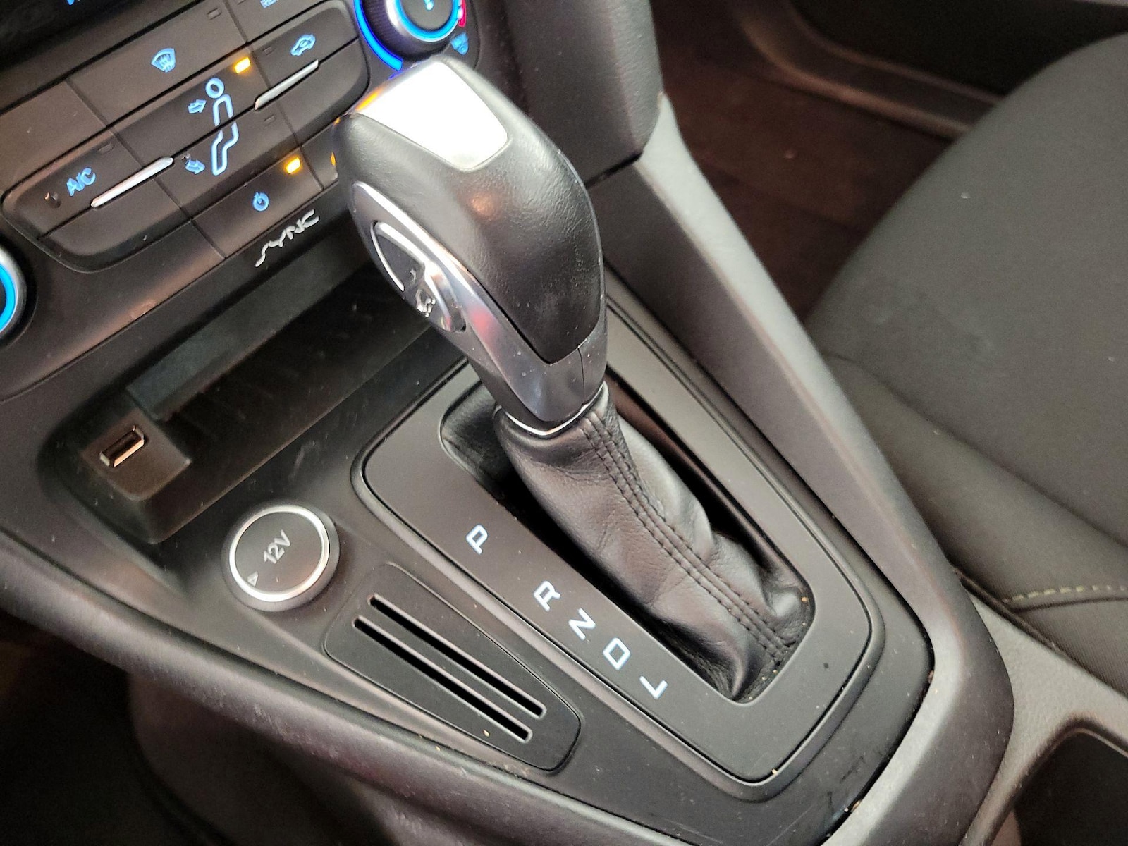 2016 Ford Focus SE - Photo 18