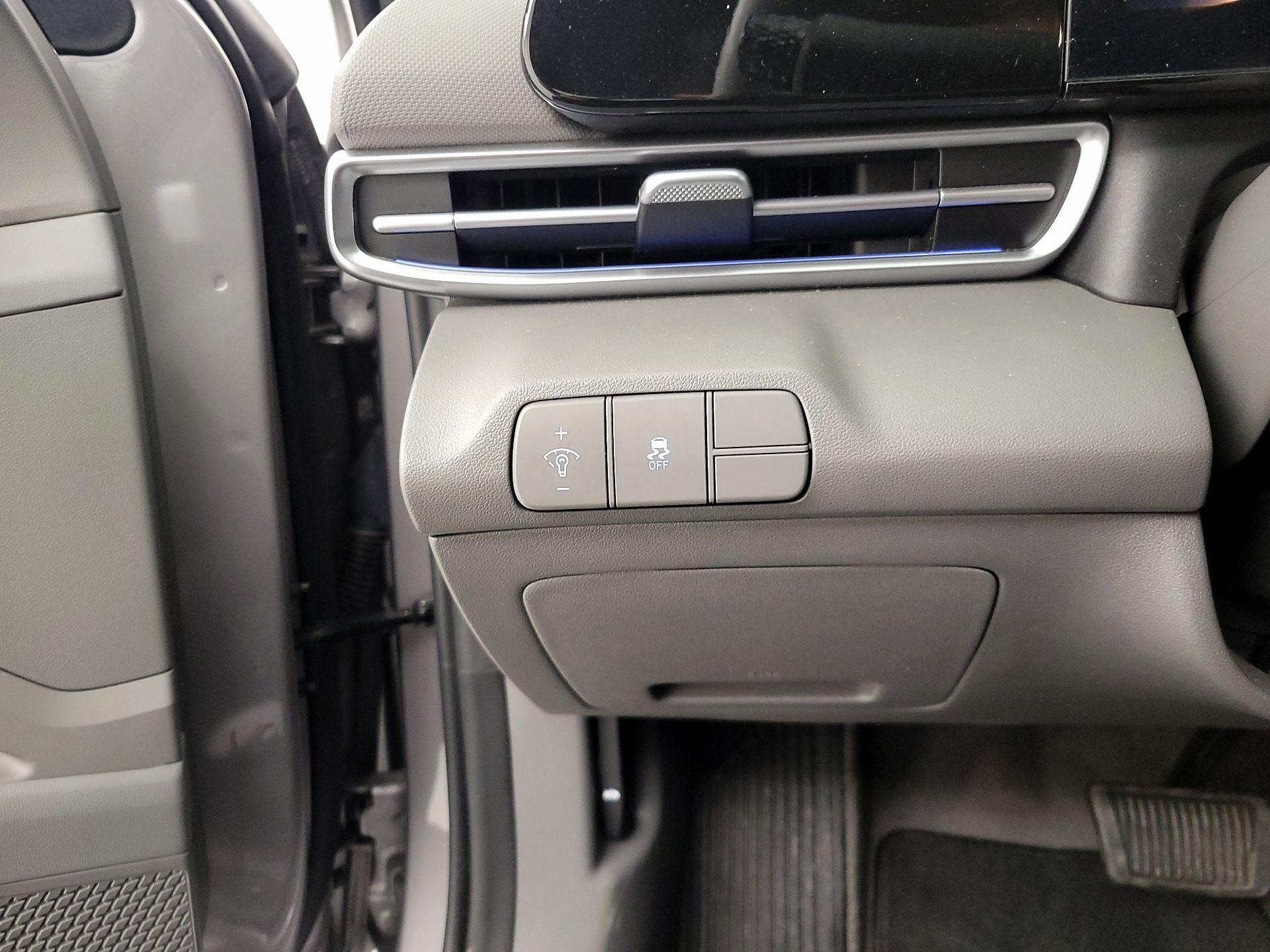 Thumbnail: 2024 Hyundai Elantra - 13