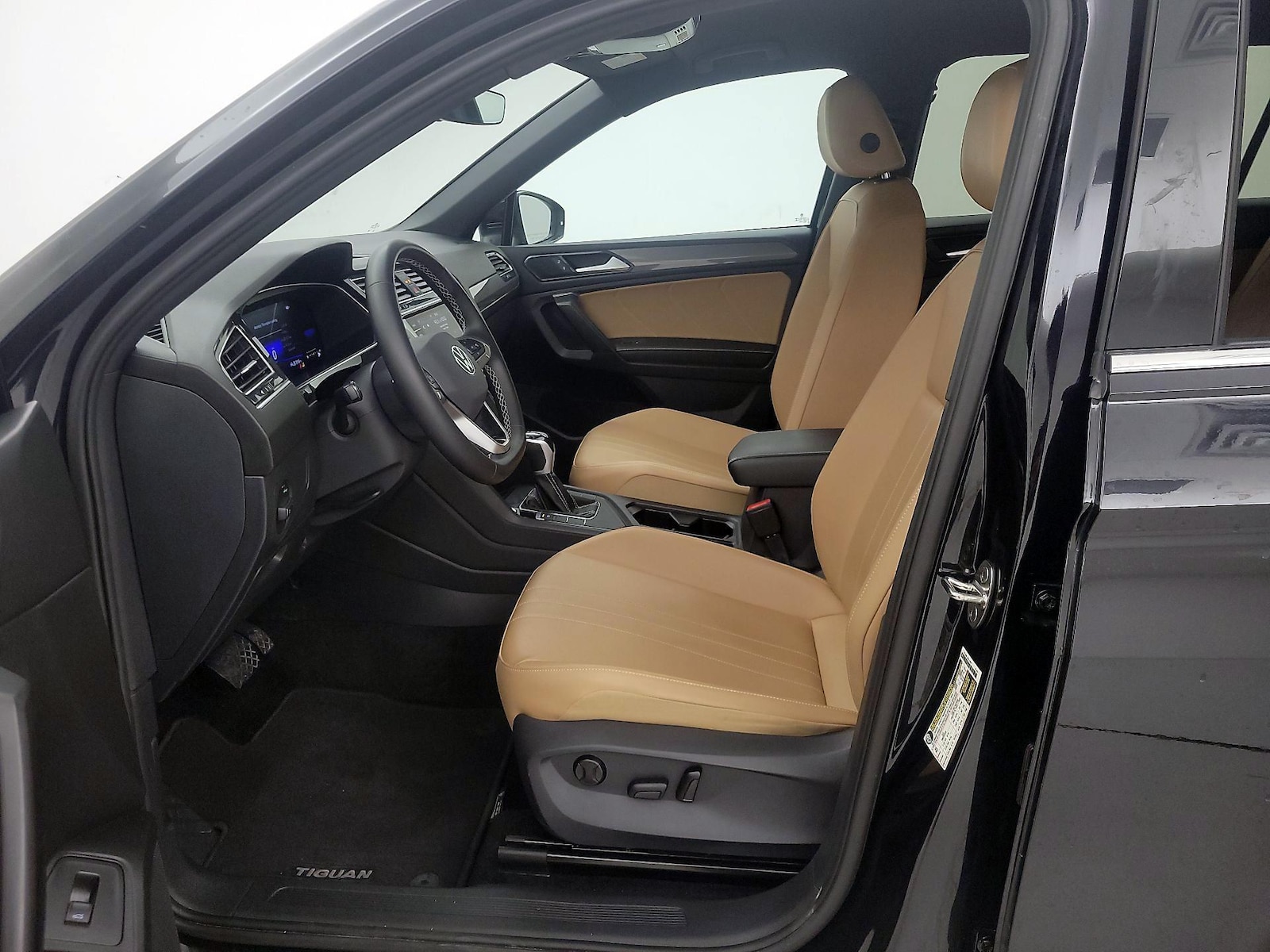 2024 Volkswagen Tiguan SE - Photo 12