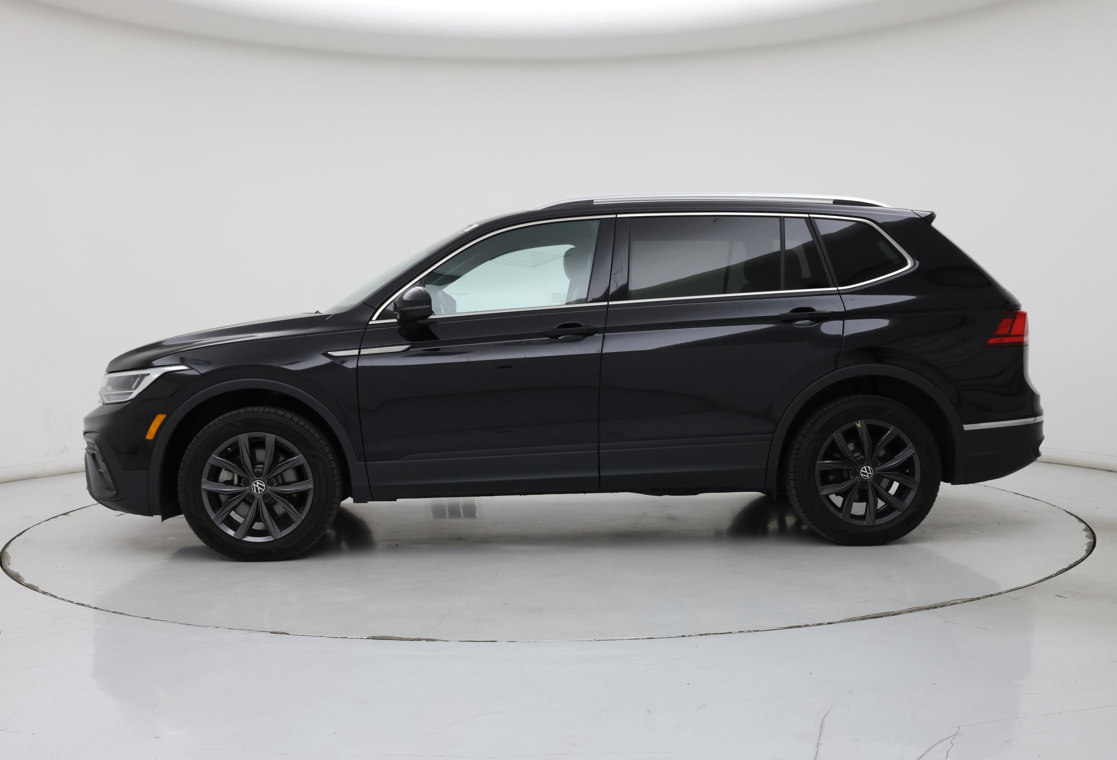 Thumbnail: 2024 Volkswagen Tiguan - 3