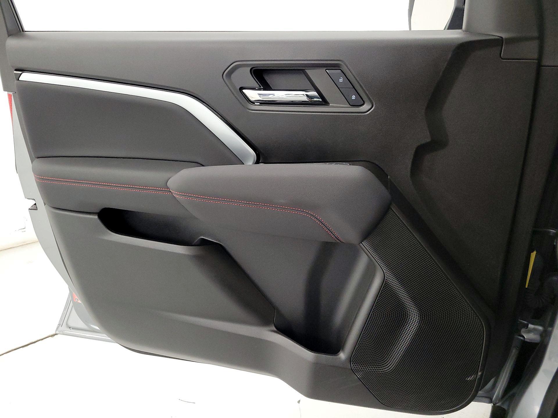 Thumbnail: 2024 Chevrolet Colorado - 12