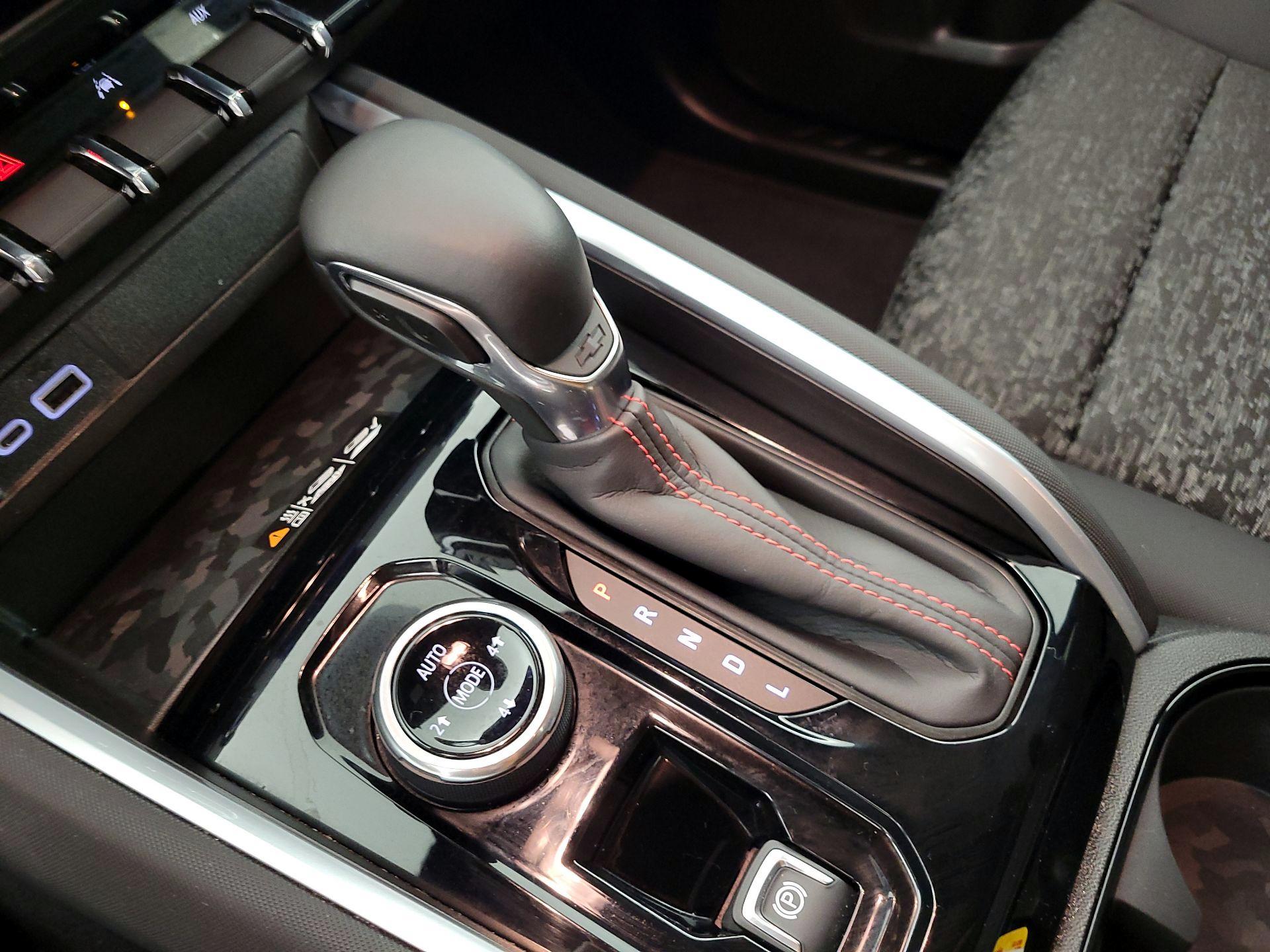 Thumbnail: 2024 Chevrolet Colorado - 16