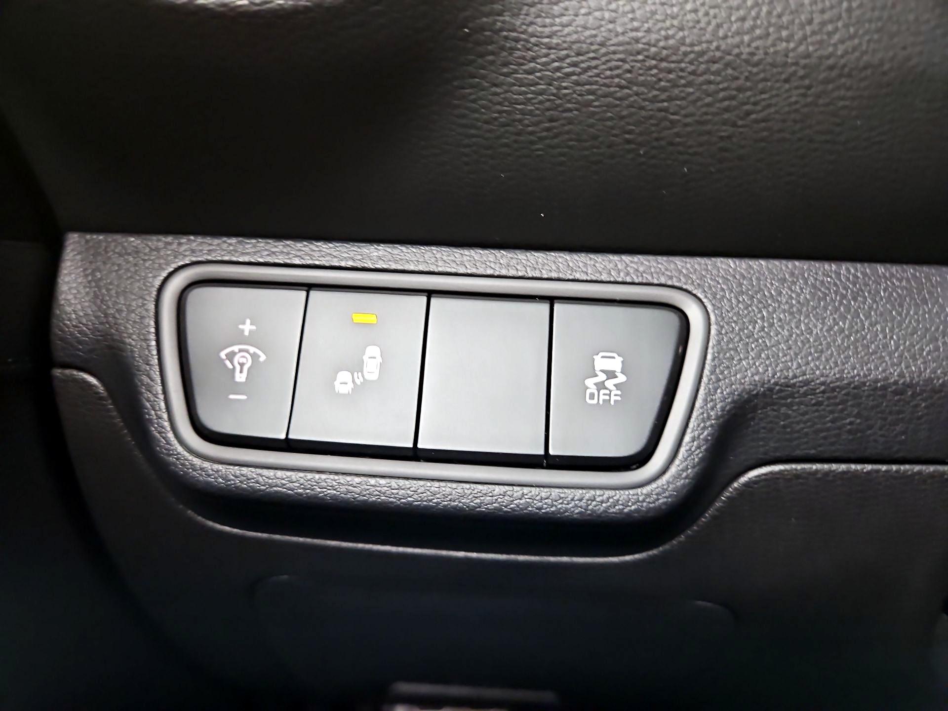 Thumbnail: 2023 Kia Forte - 13