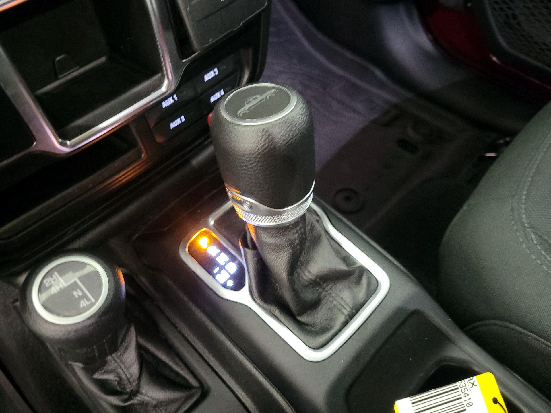 Thumbnail: 2021 Jeep Gladiator - 17