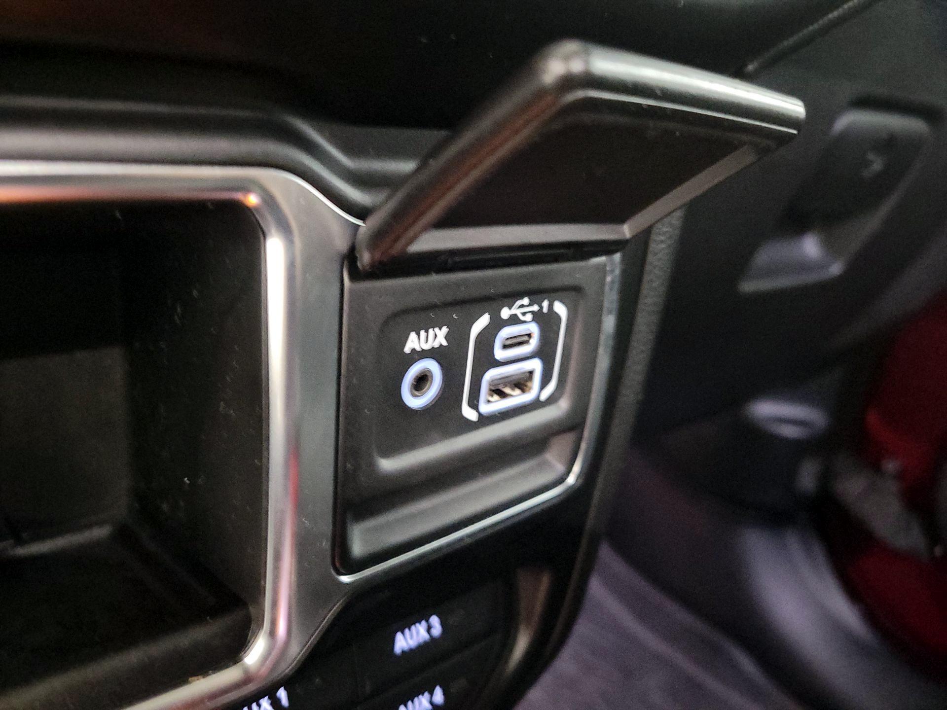 Thumbnail: 2021 Jeep Gladiator - 18