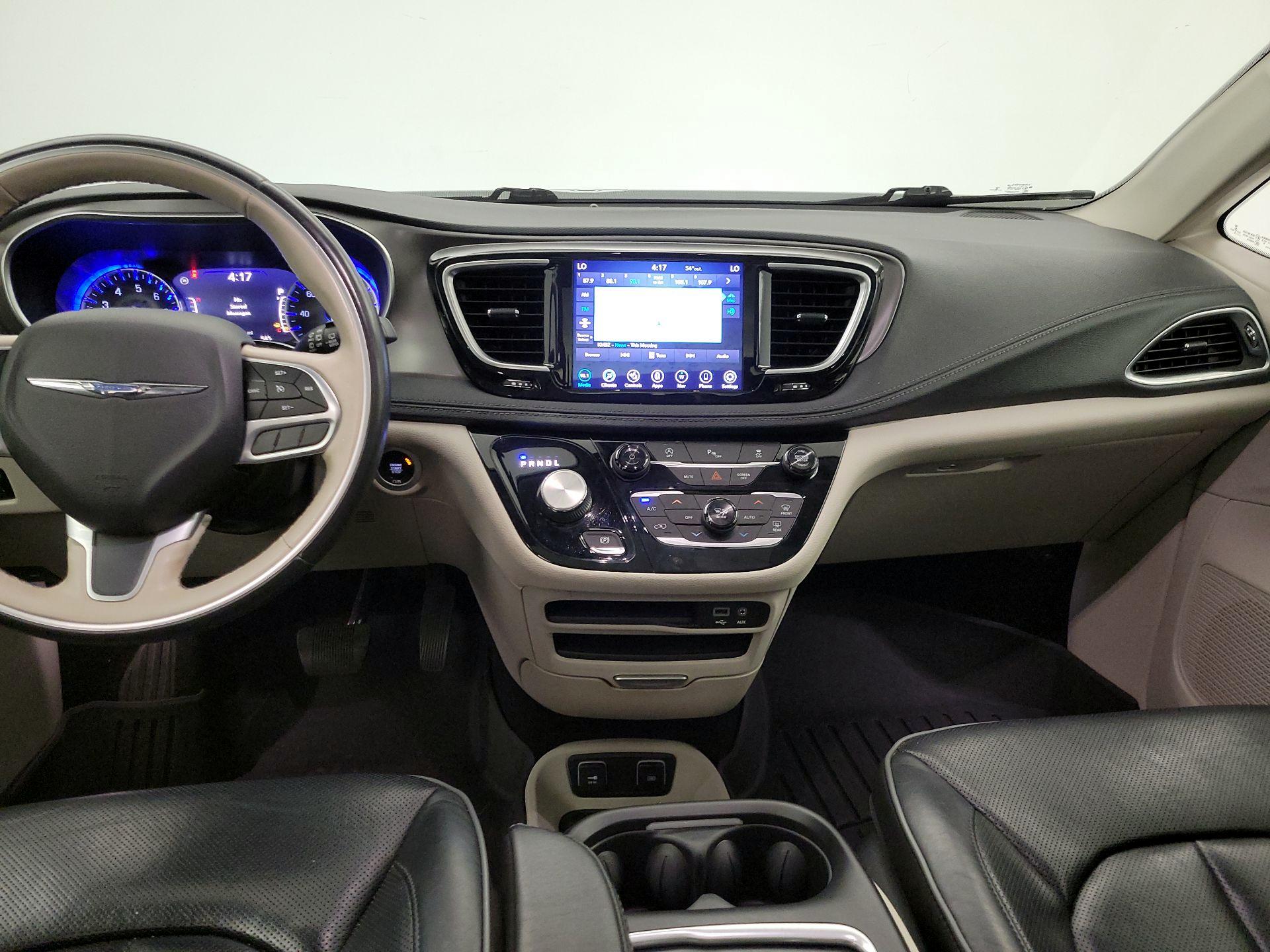 Thumbnail: 2019 Chrysler Pacifica - 9