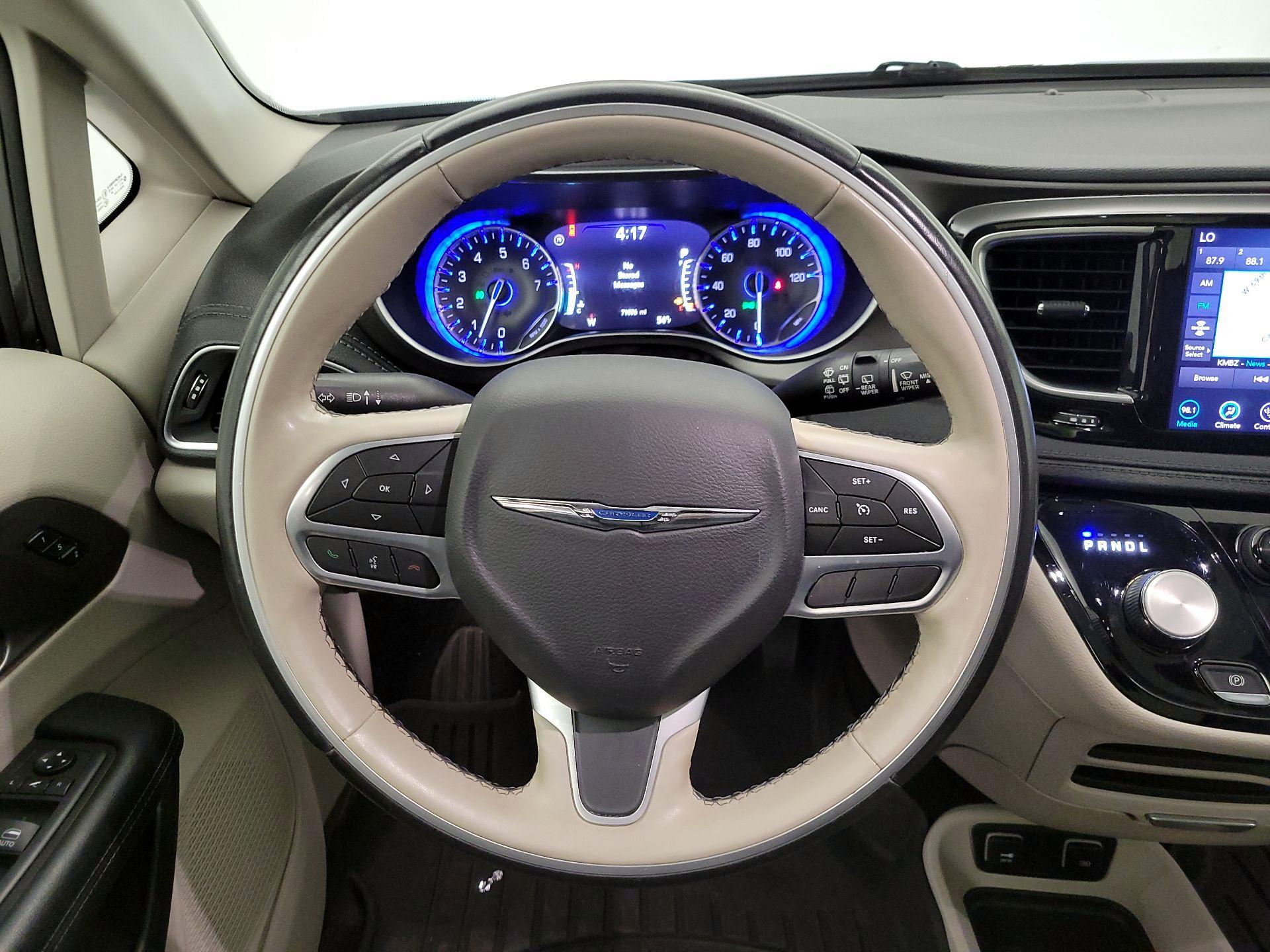 Thumbnail: 2019 Chrysler Pacifica - 10