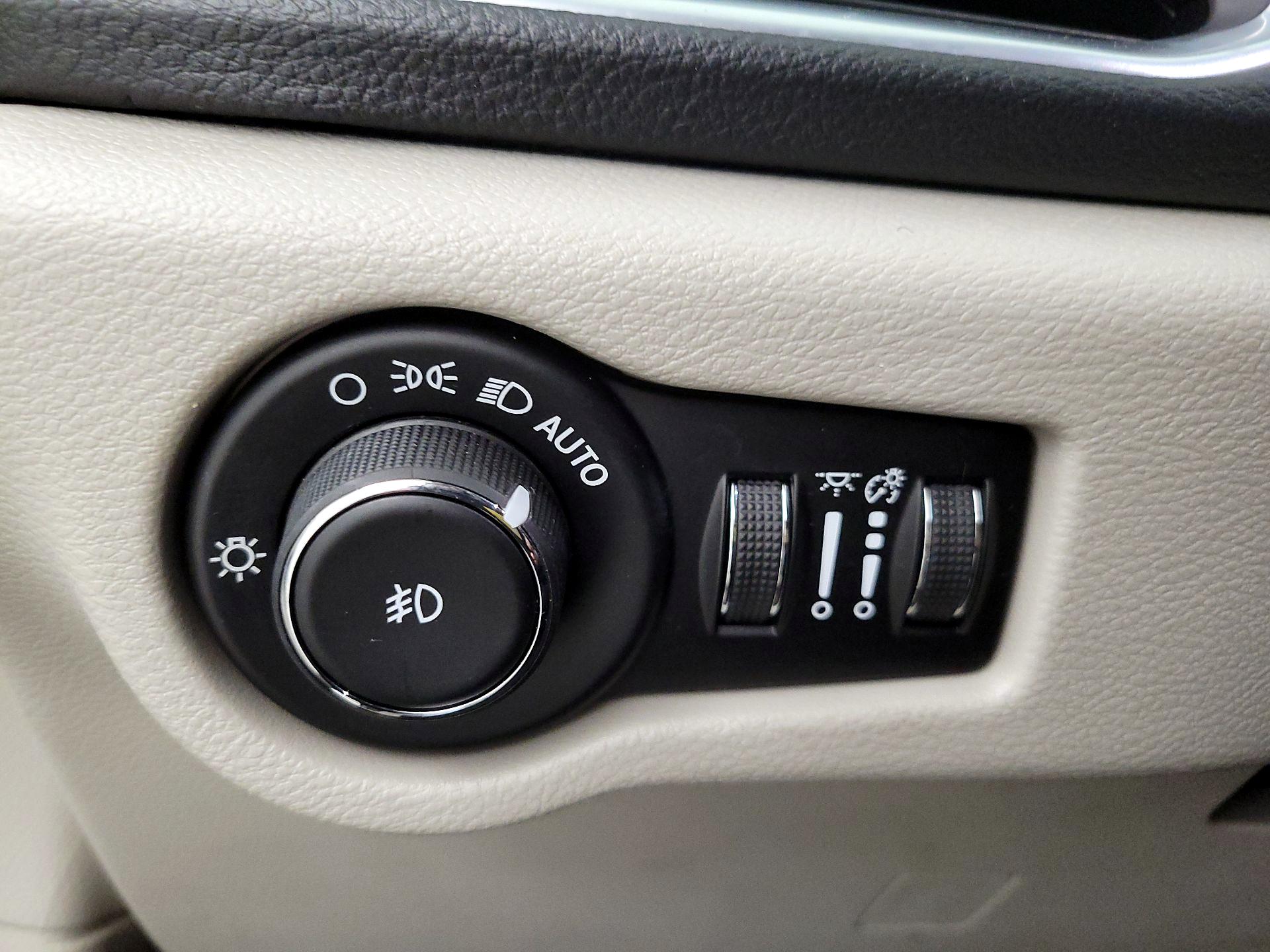 Thumbnail: 2019 Chrysler Pacifica - 13