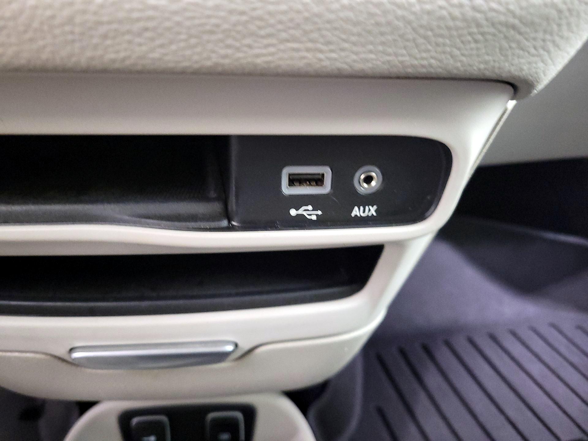 Thumbnail: 2019 Chrysler Pacifica - 19