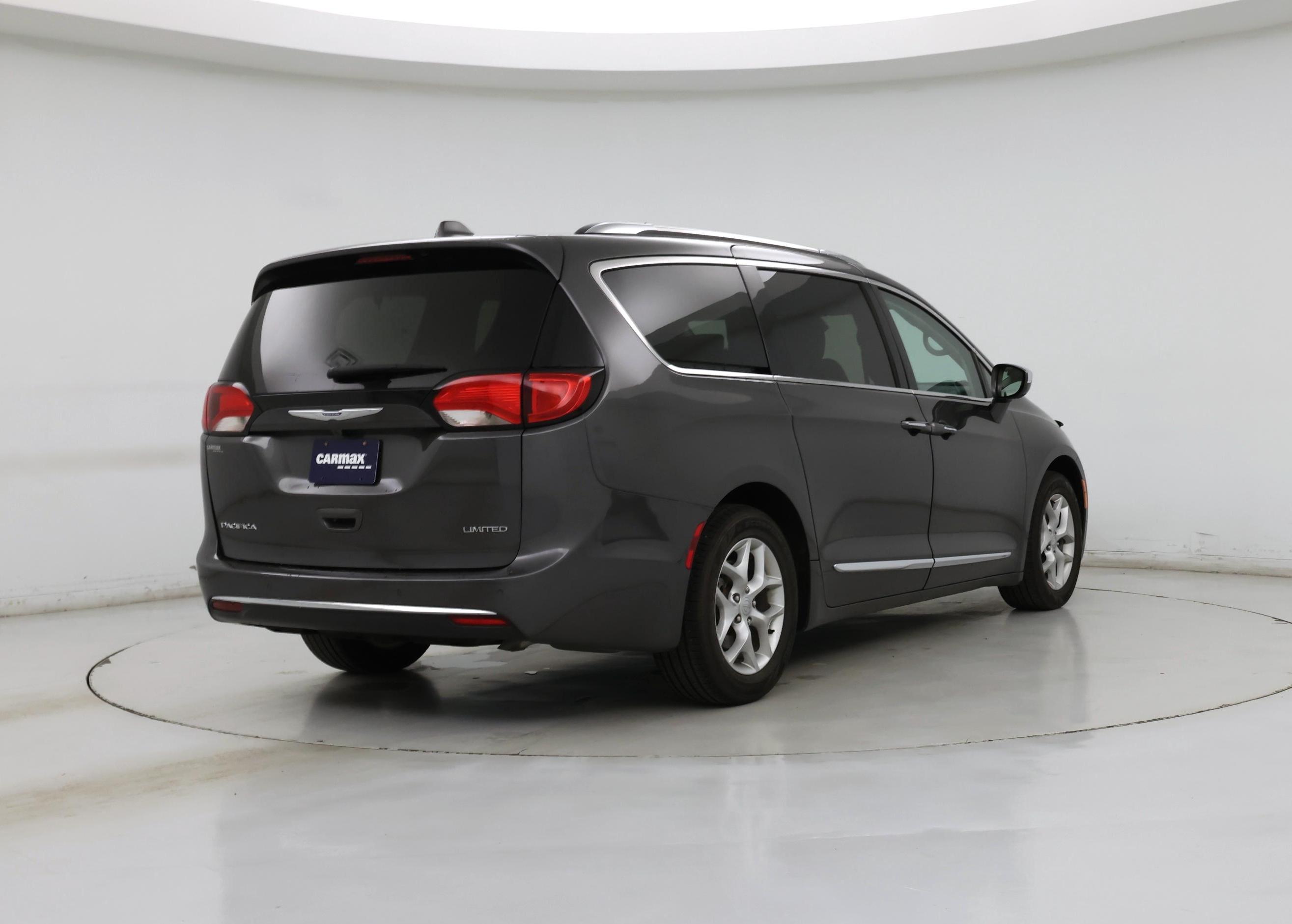 Thumbnail: 2019 Chrysler Pacifica - 8