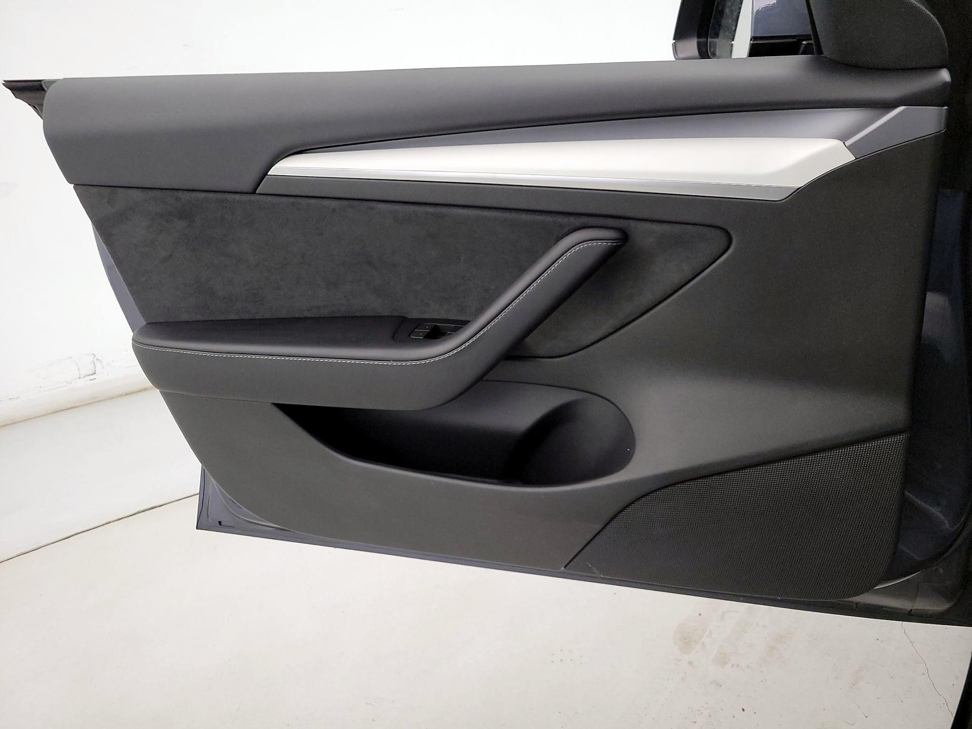 Thumbnail: 2022 Tesla Model 3 - 12