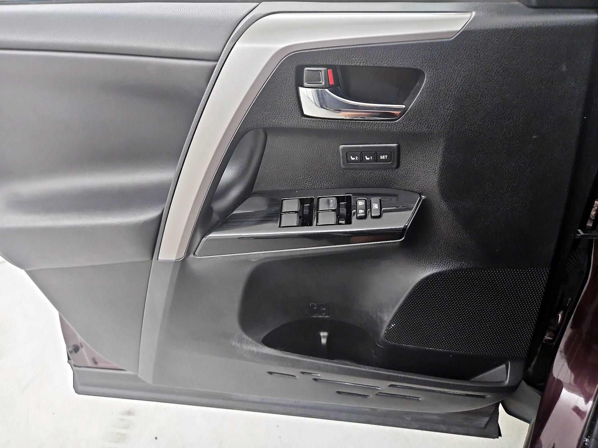 Thumbnail: 2018 Toyota RAV4 - 12