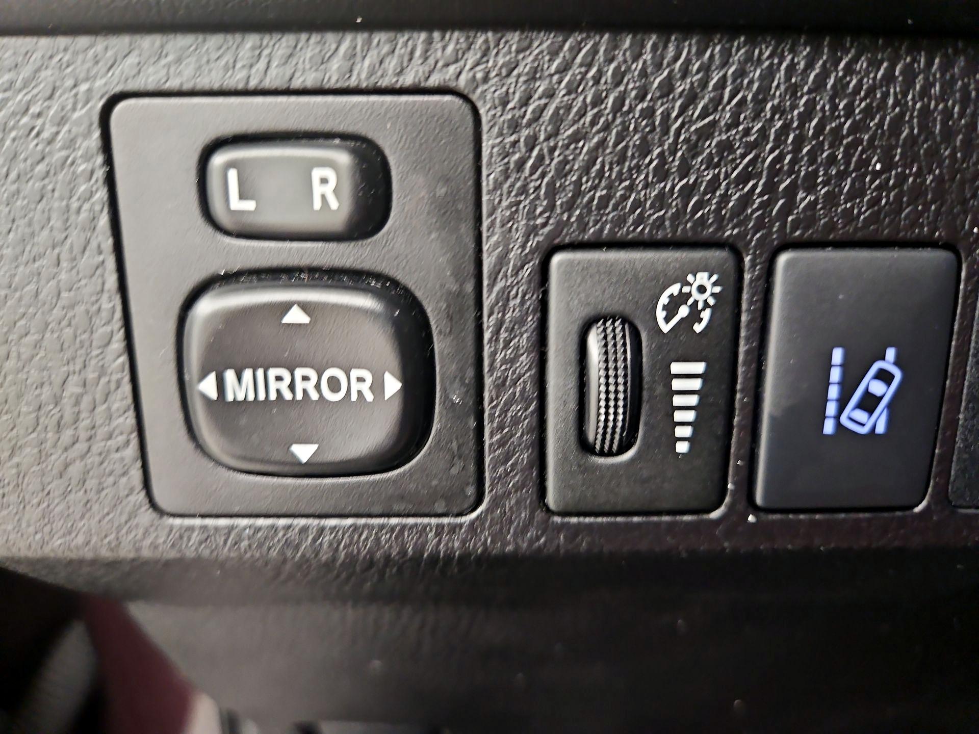 Thumbnail: 2018 Toyota RAV4 - 13