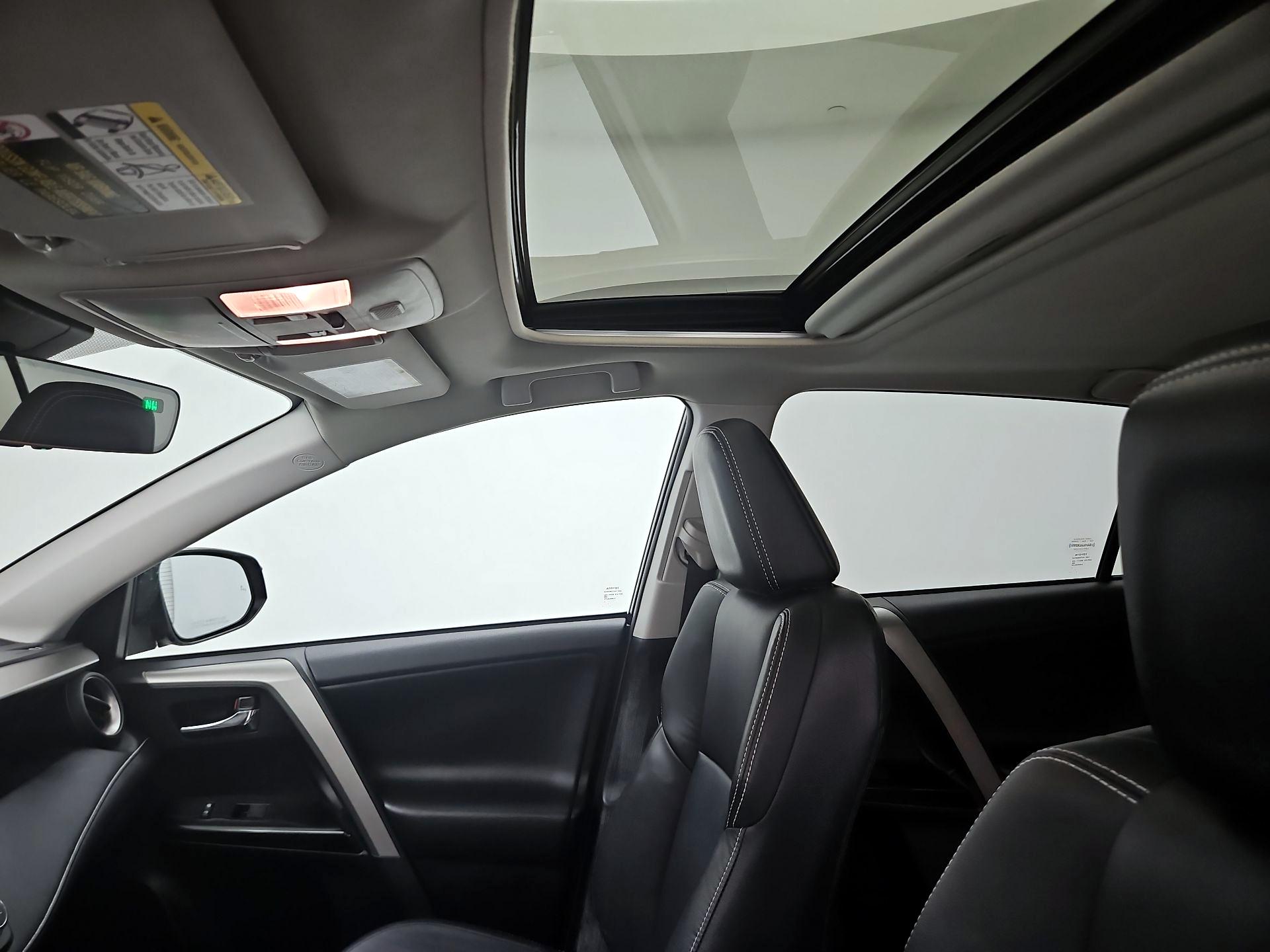 Thumbnail: 2018 Toyota RAV4 - 19