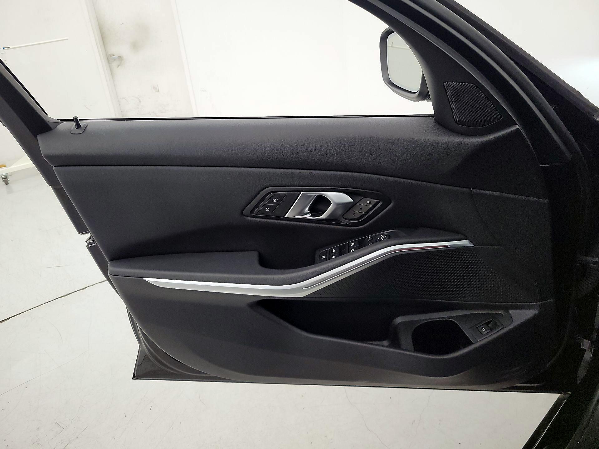 Thumbnail: 2025 BMW 3 Series - 12