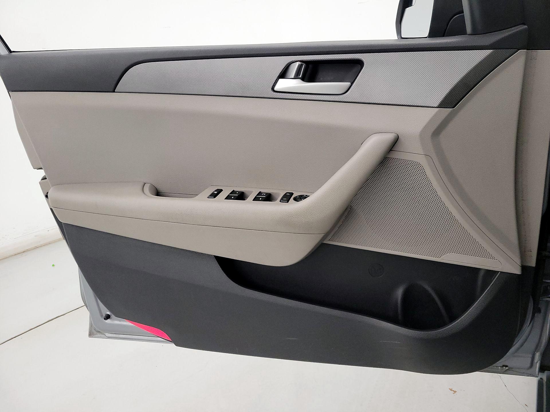 Thumbnail: 2015 Hyundai Sonata - 12