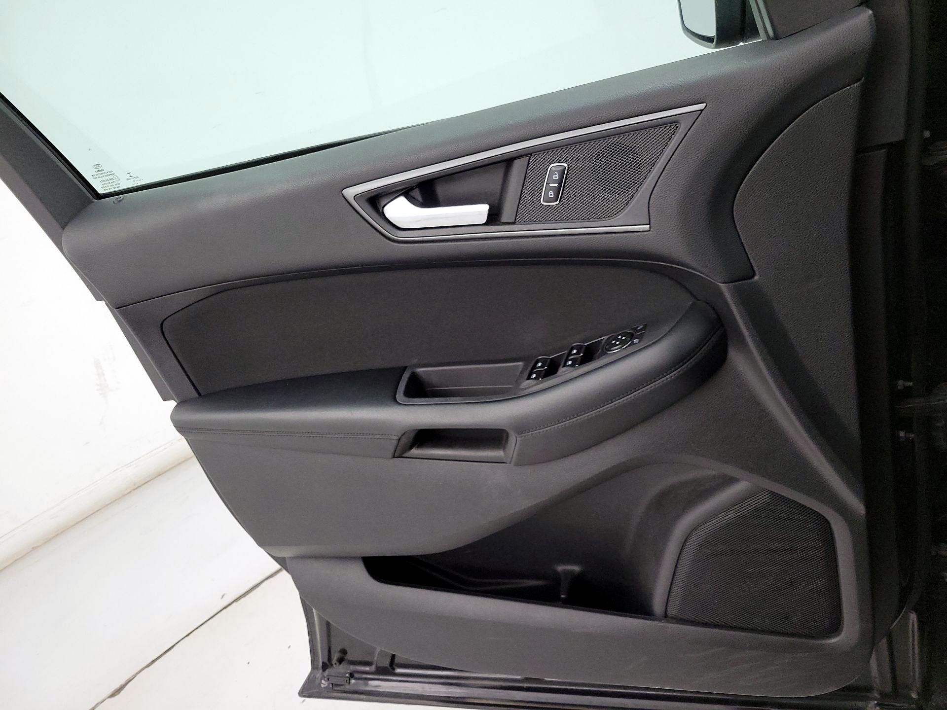 Thumbnail: 2017 Ford Edge - 12