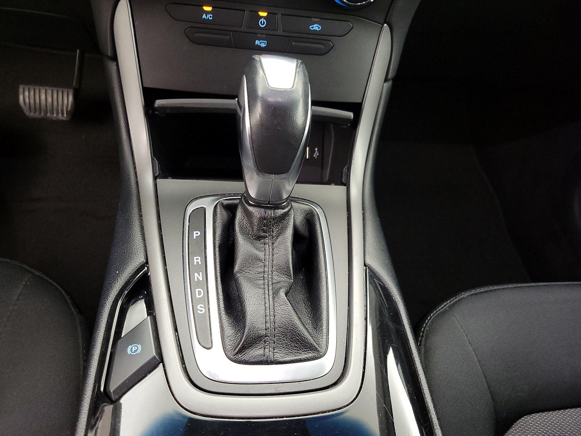 Thumbnail: 2017 Ford Edge - 17