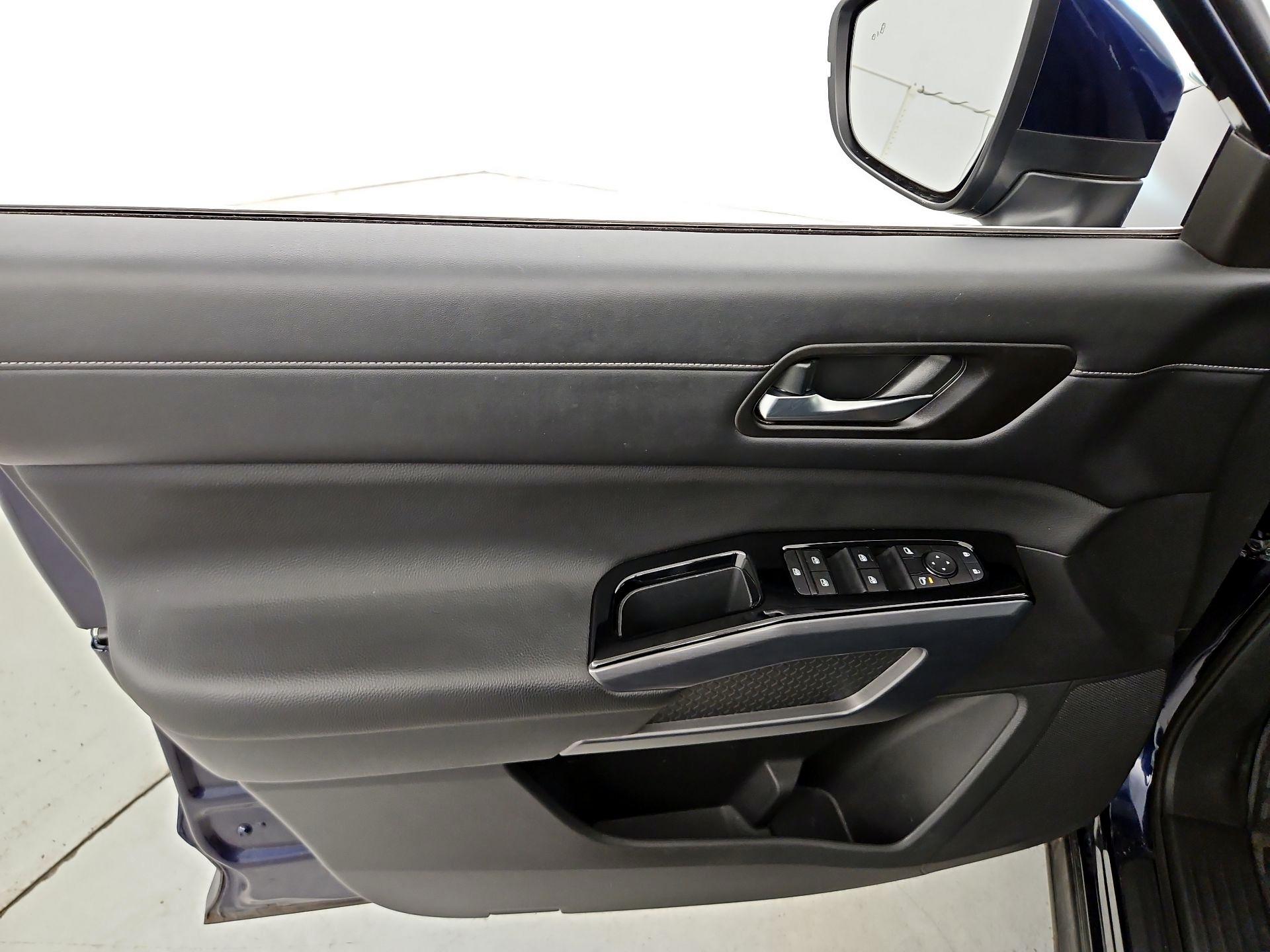 Thumbnail: 2023 Nissan Pathfinder - 12