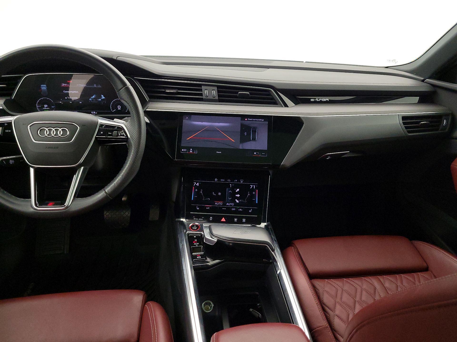 Thumbnail: 2022 Audi e-tron S - 9