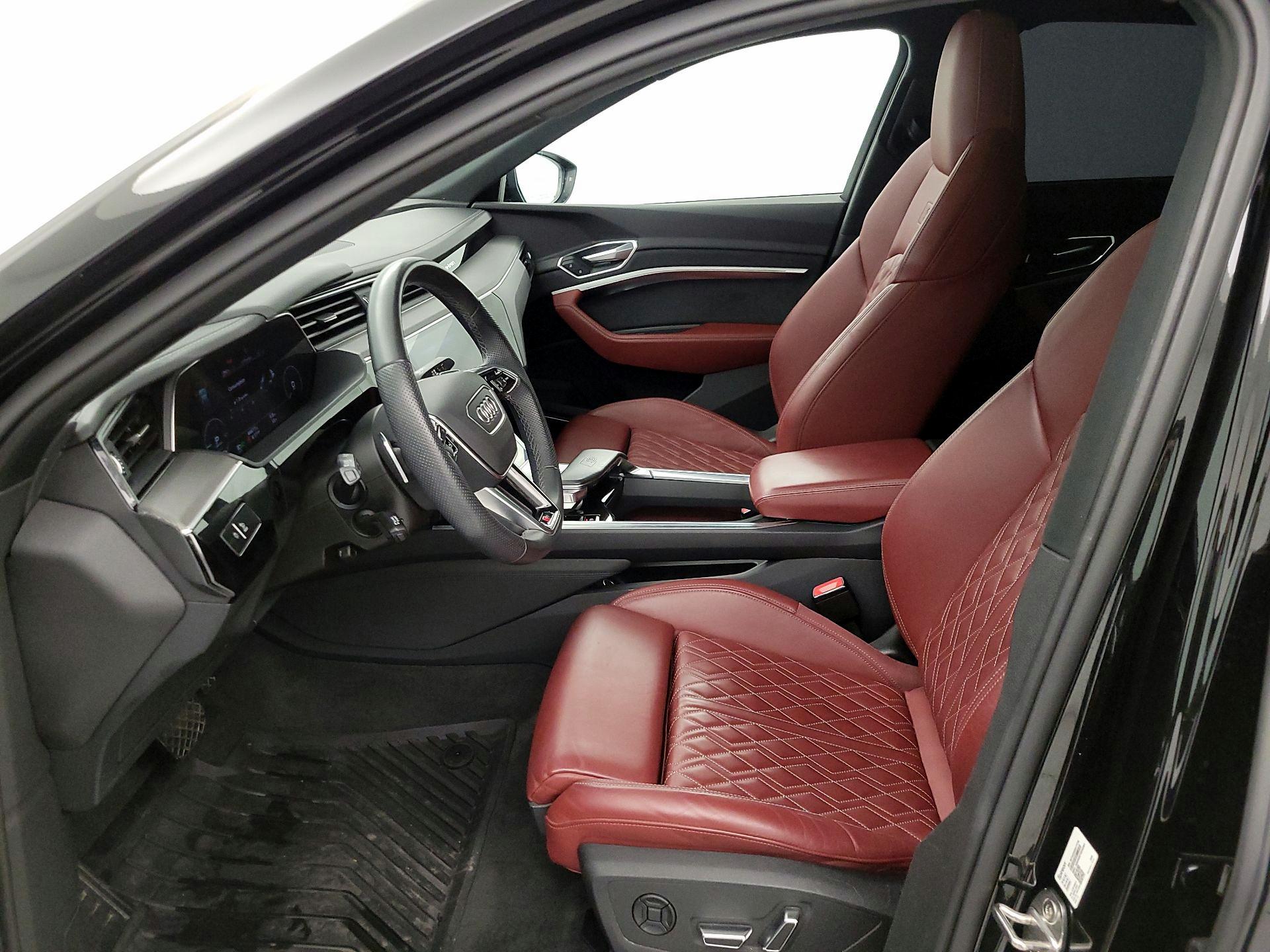 Thumbnail: 2022 Audi e-tron S - 11