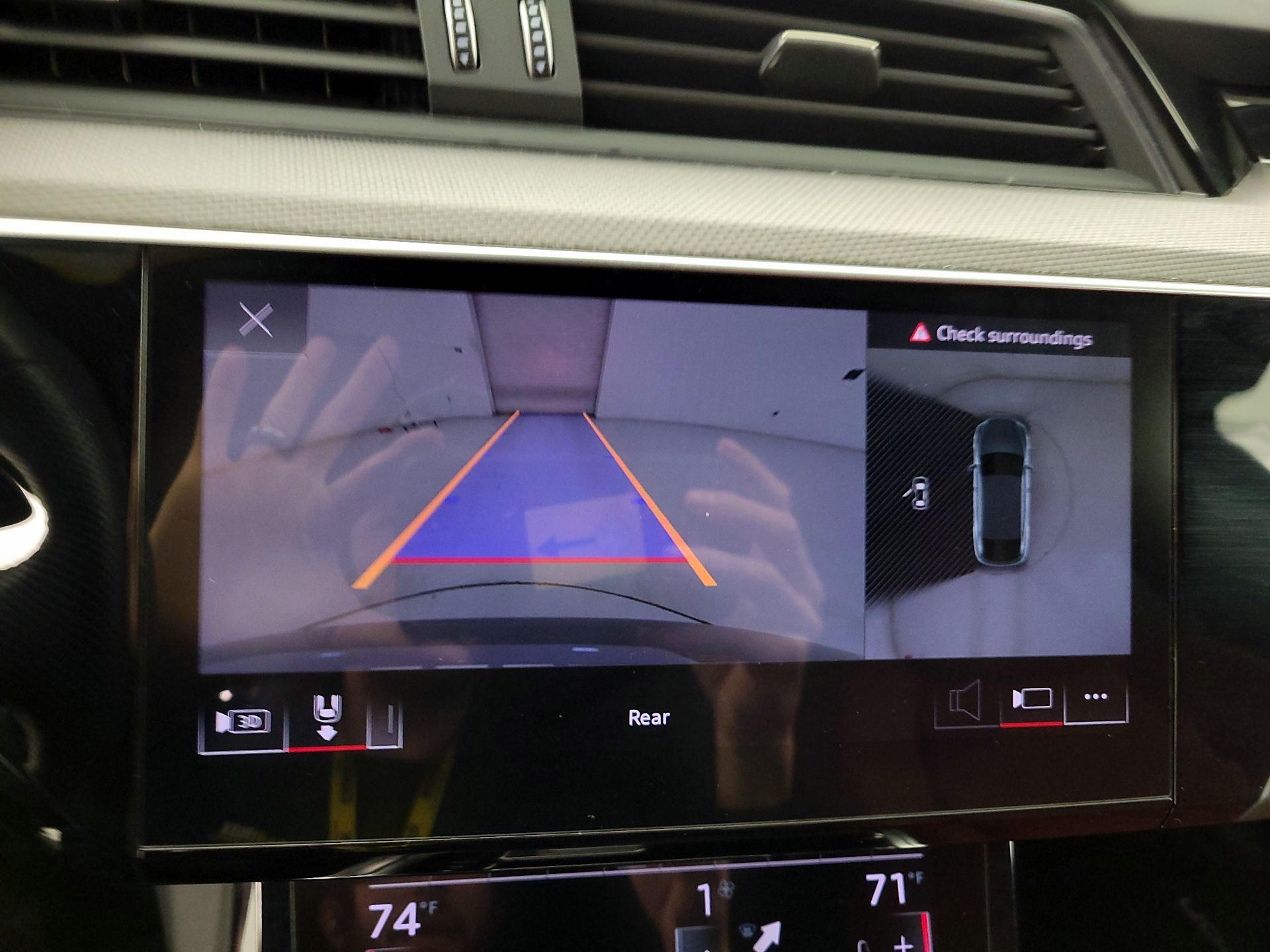 Thumbnail: 2022 Audi e-tron S - 14