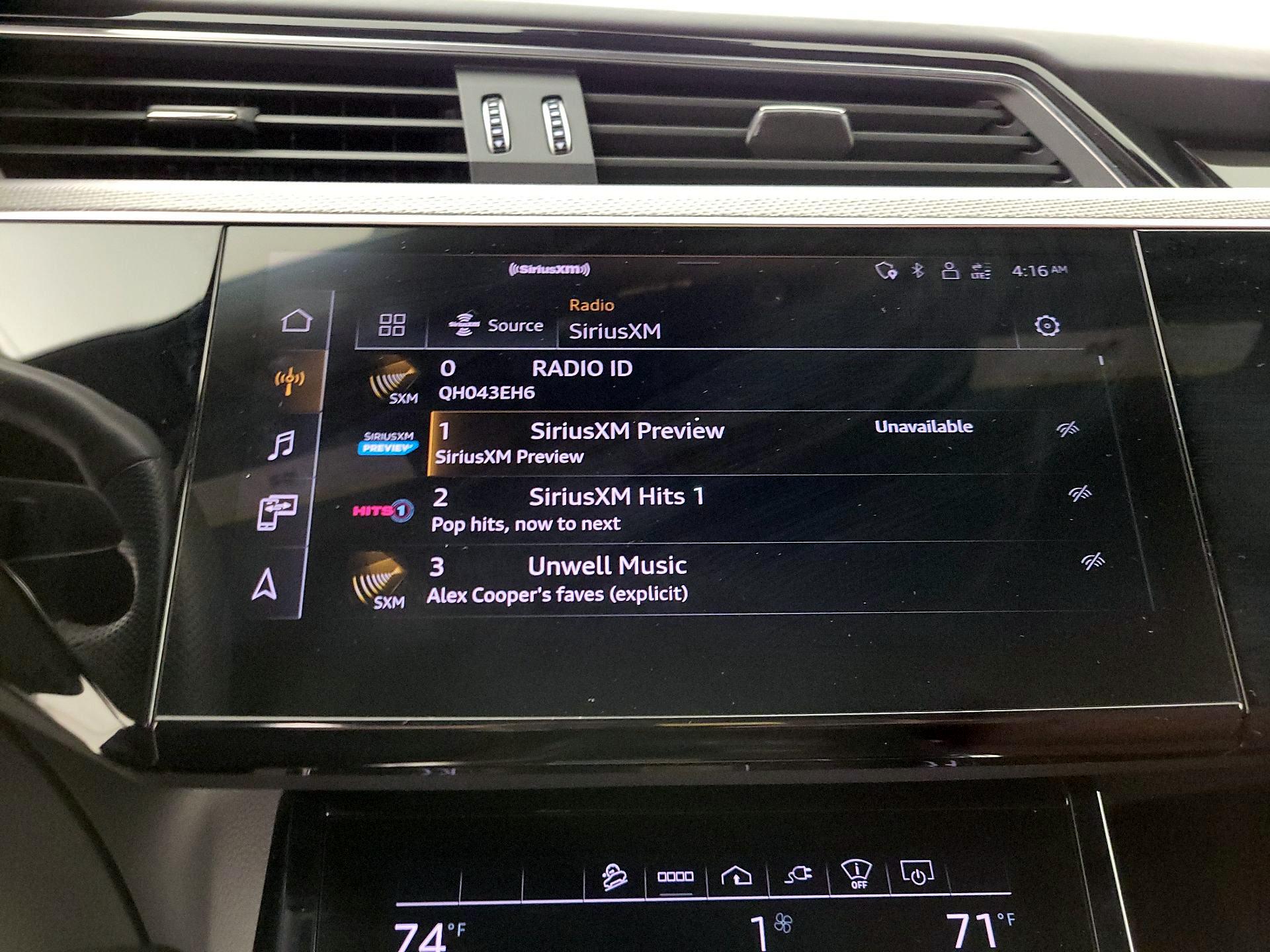 Thumbnail: 2022 Audi e-tron S - 15