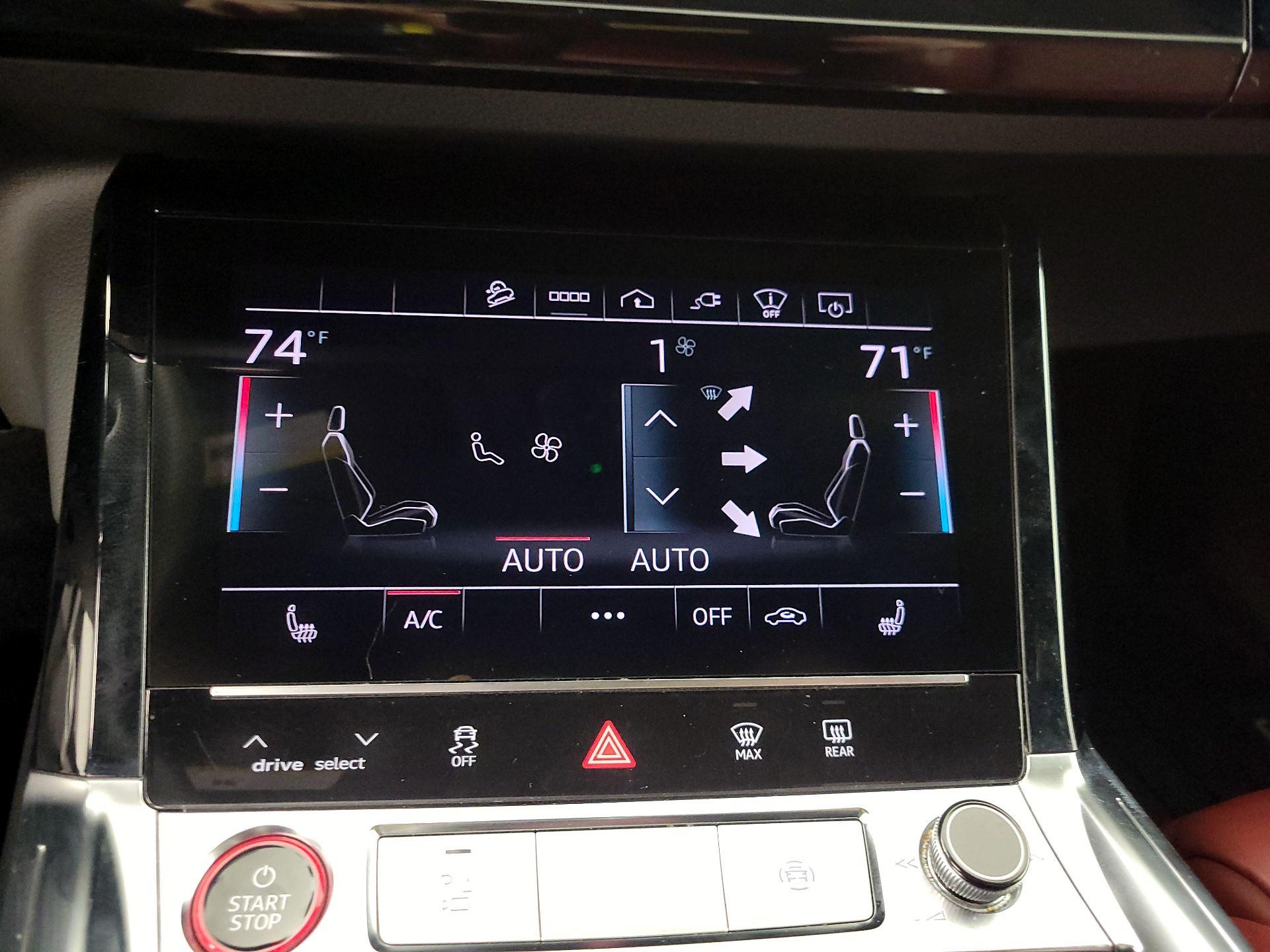 Thumbnail: 2022 Audi e-tron S - 16