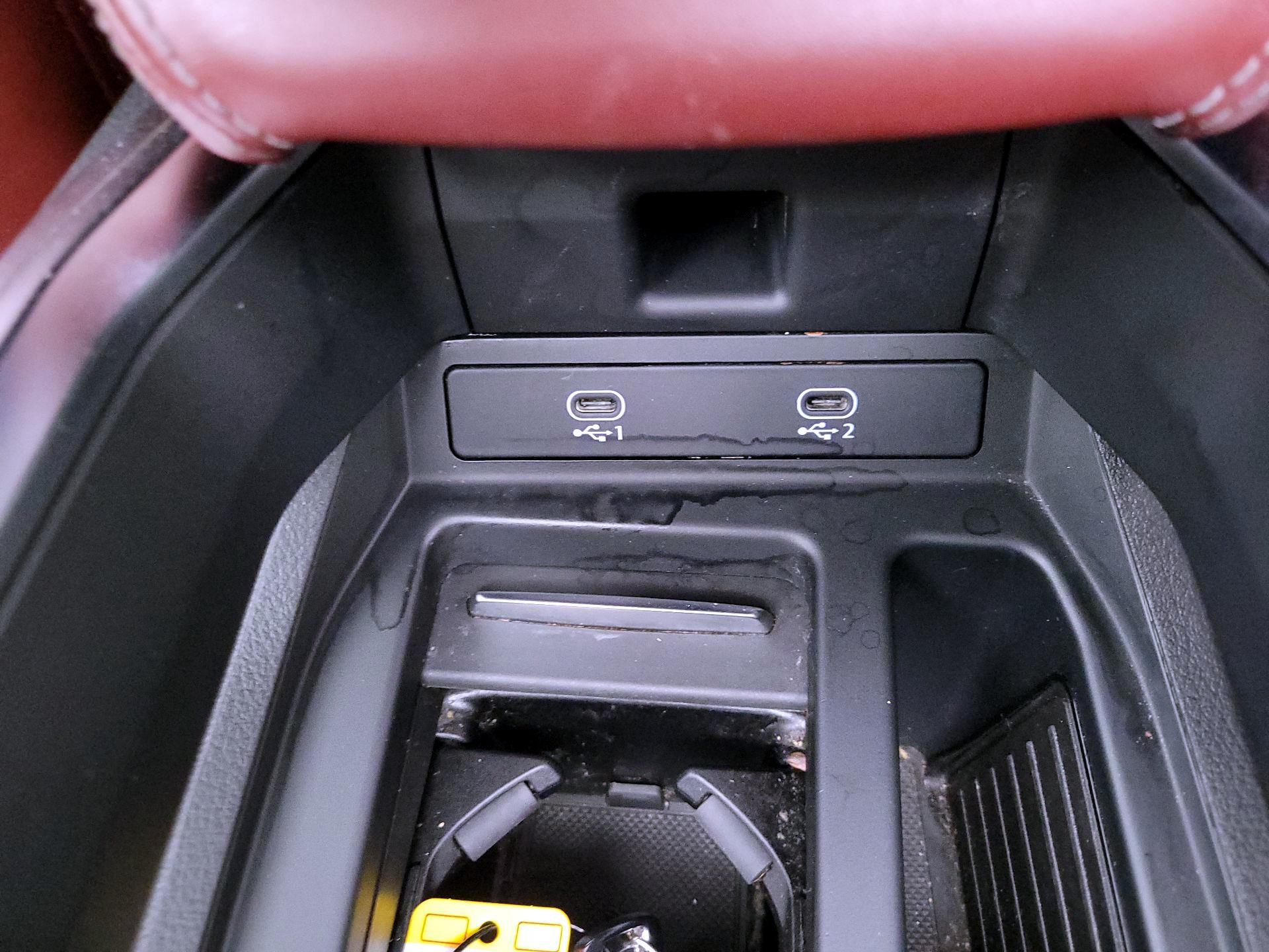 Thumbnail: 2022 Audi e-tron S - 18