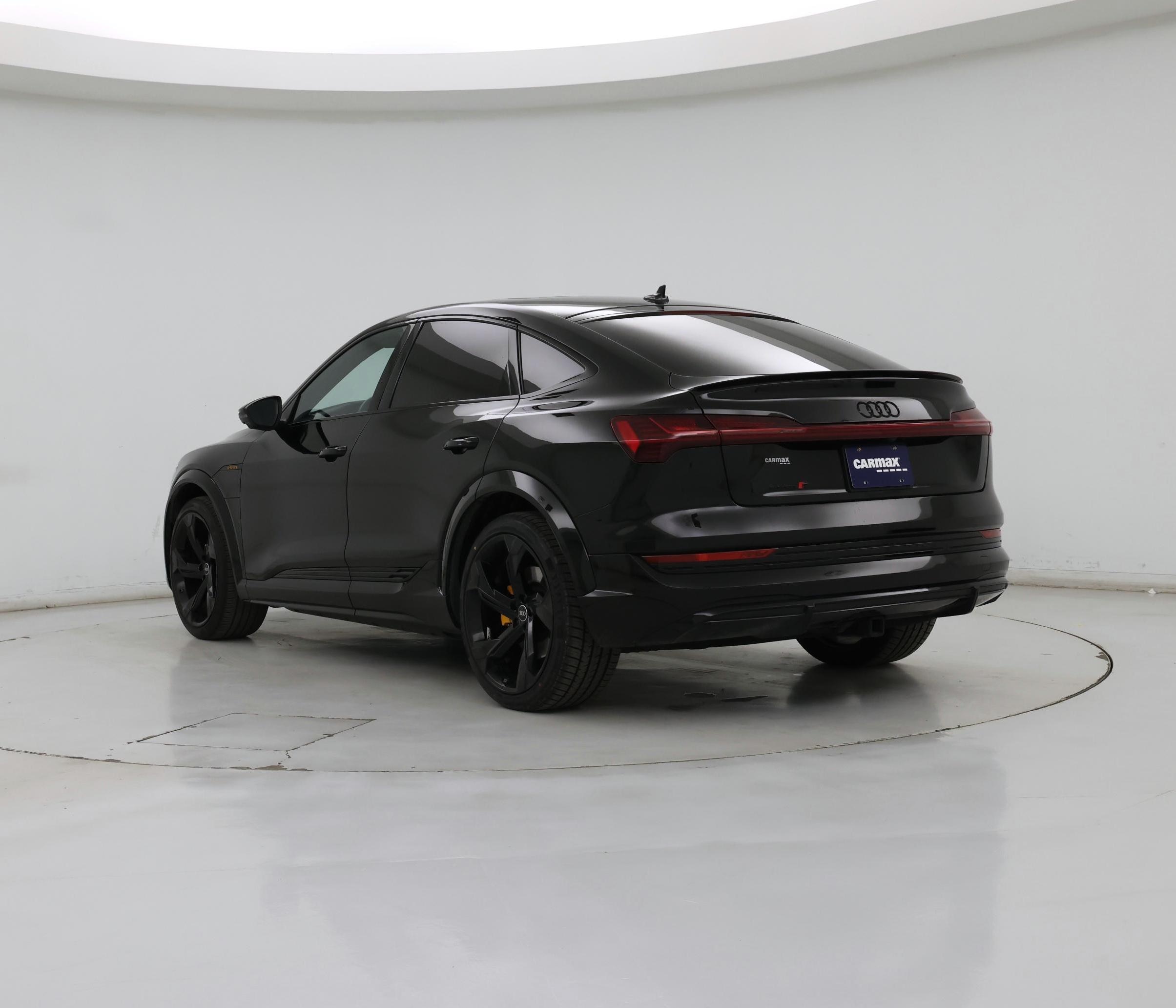 Thumbnail: 2022 Audi e-tron S - 2