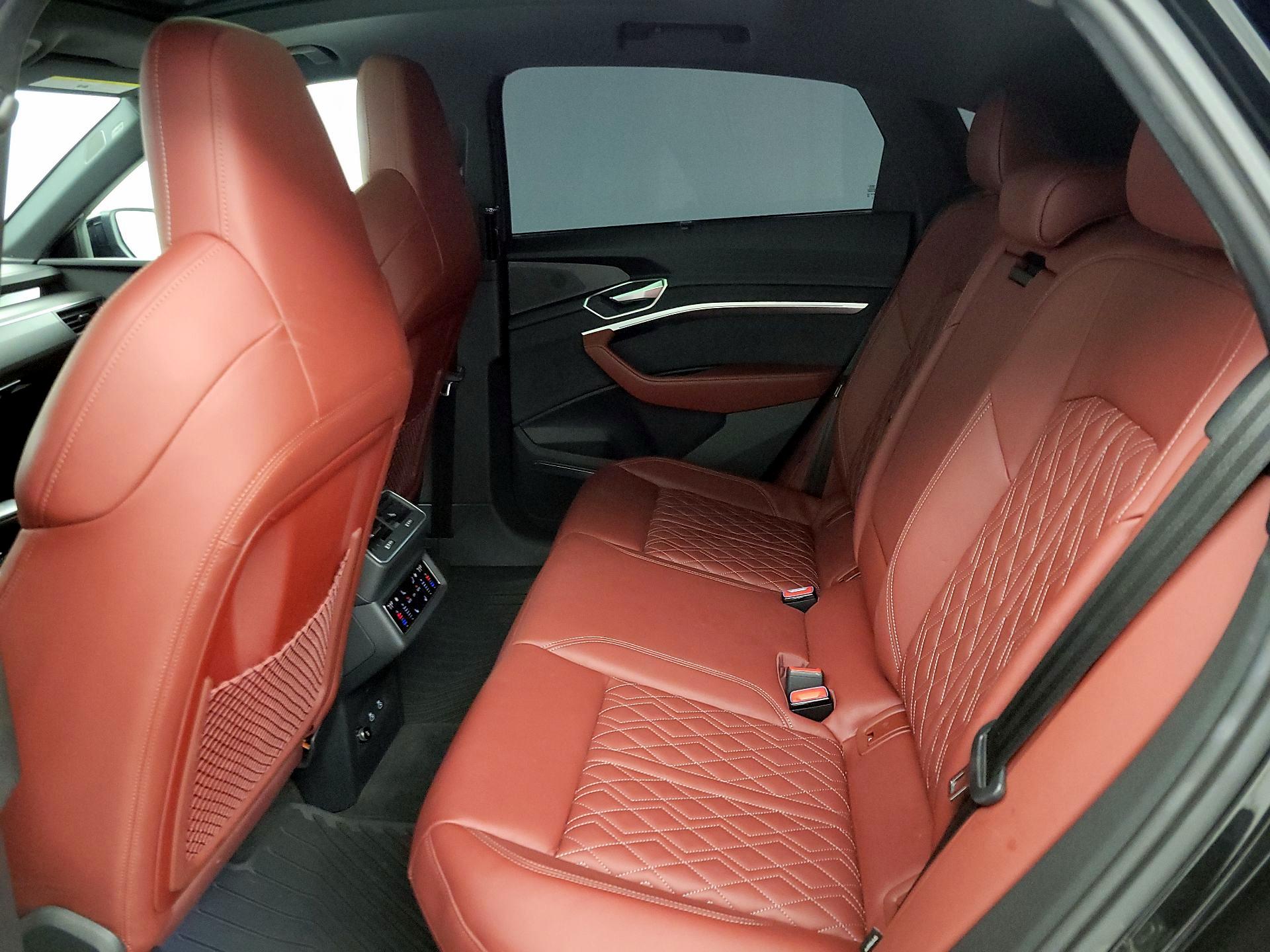 Thumbnail: 2022 Audi e-tron S - 20