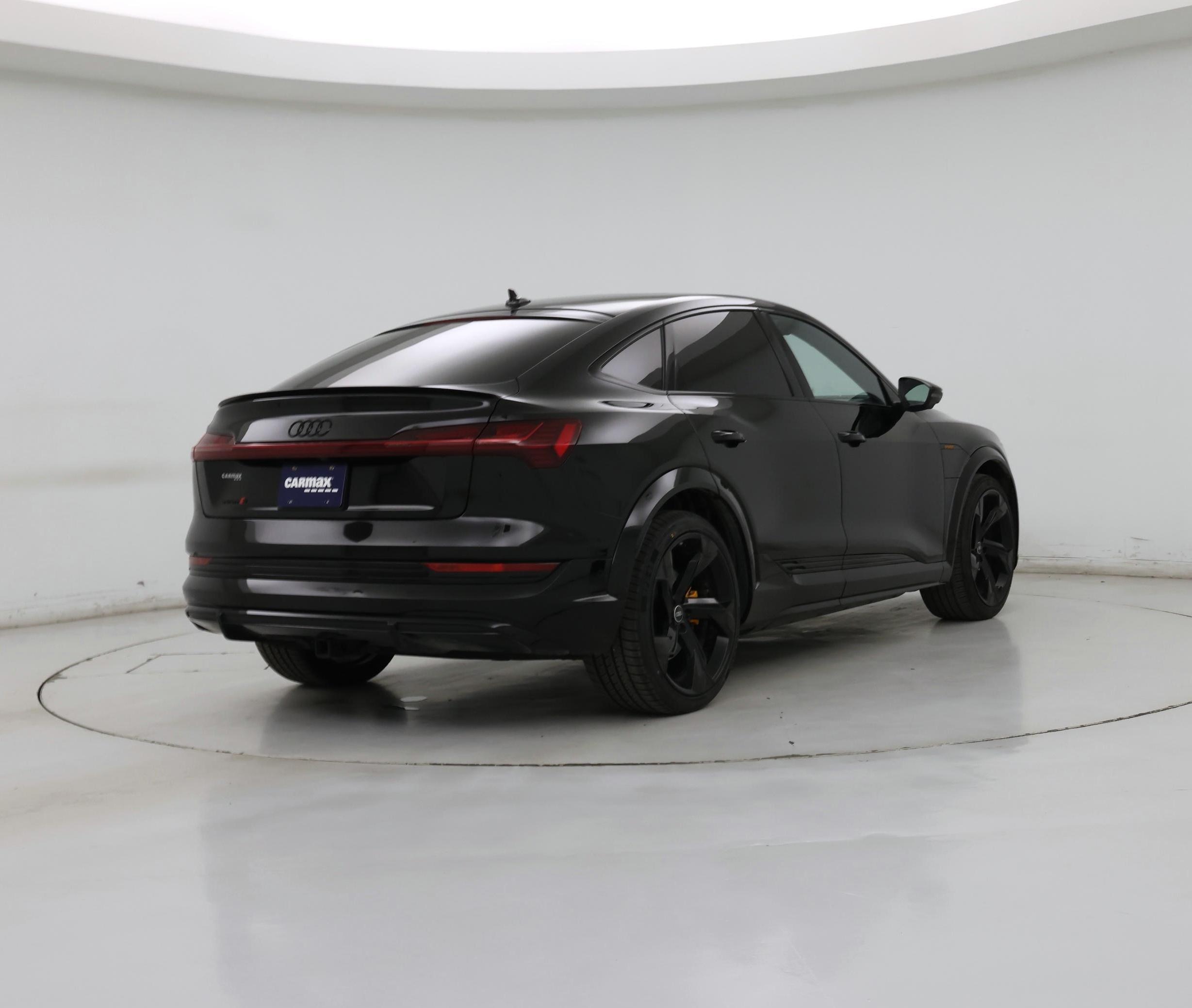 Thumbnail: 2022 Audi e-tron S - 8