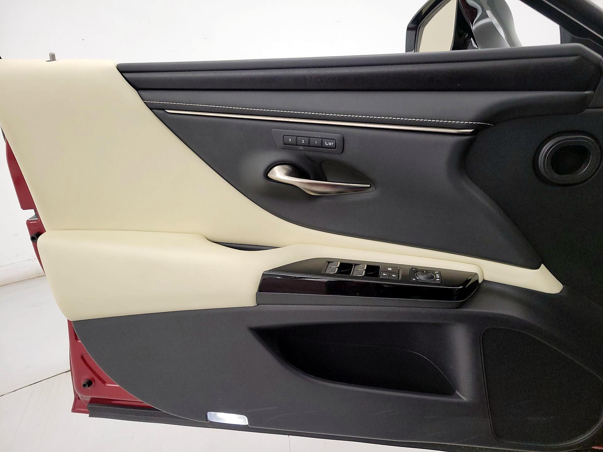 Thumbnail: 2022 Lexus ES - 12