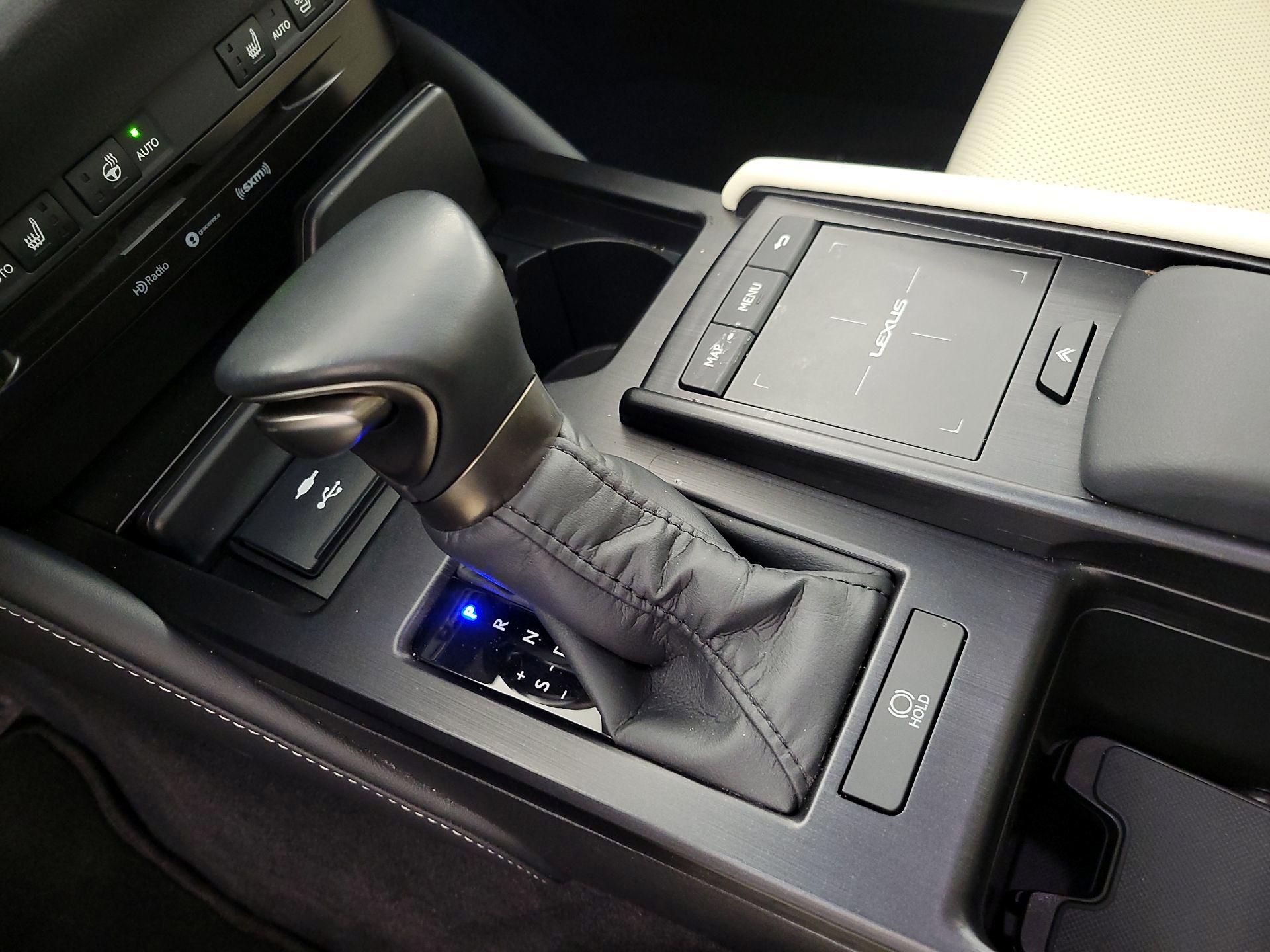 Thumbnail: 2022 Lexus ES - 17