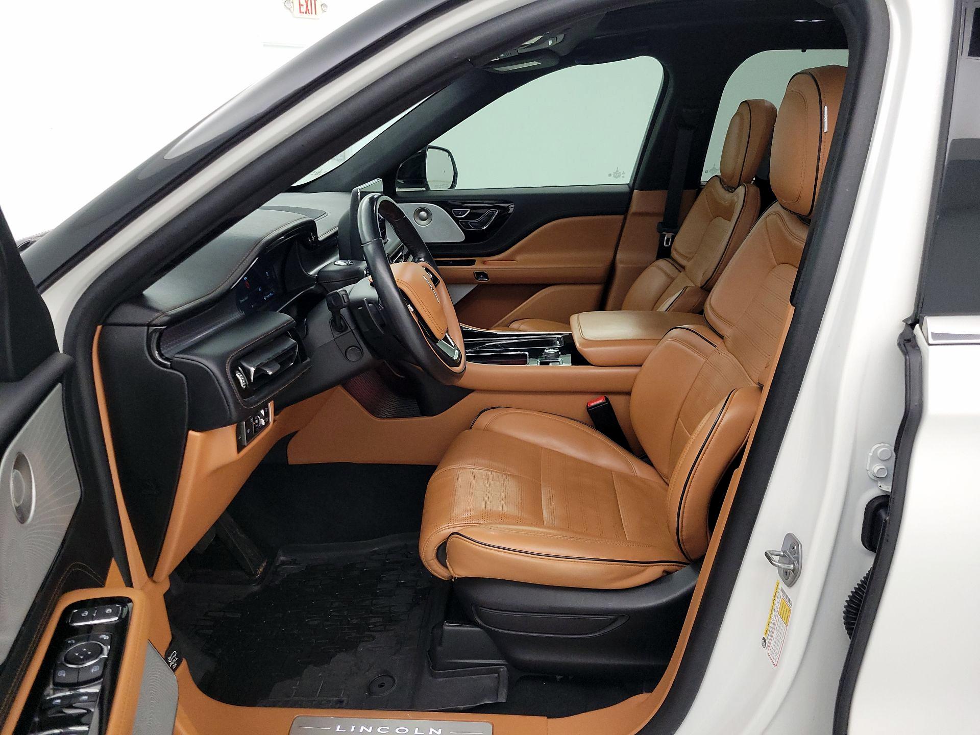 Thumbnail: 2023 Lincoln Aviator - 11