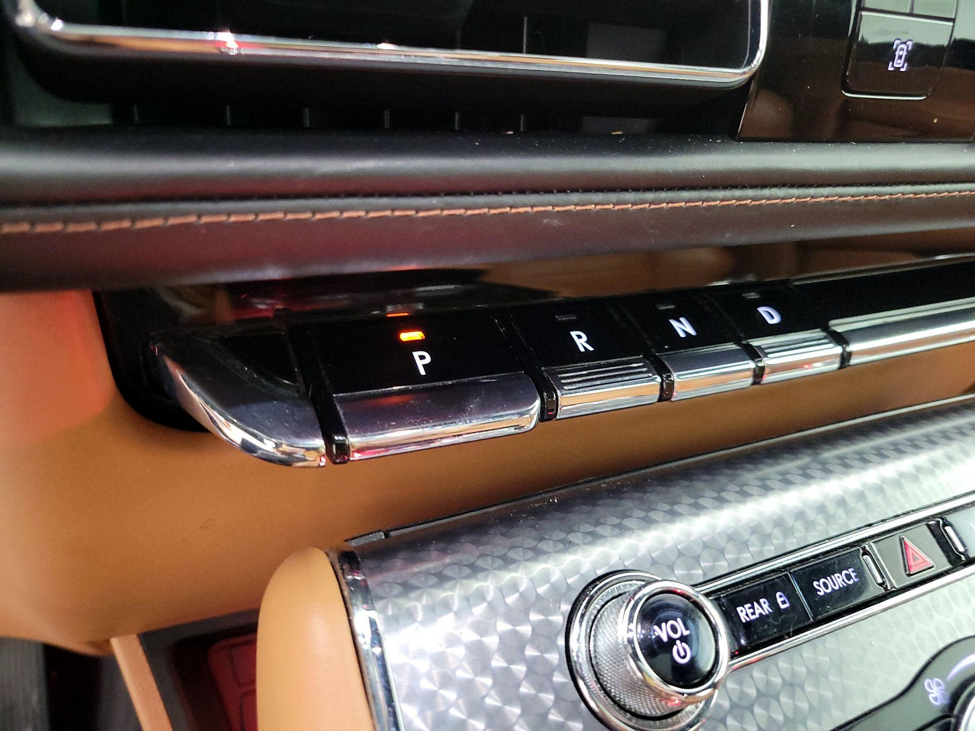 Thumbnail: 2023 Lincoln Aviator - 18
