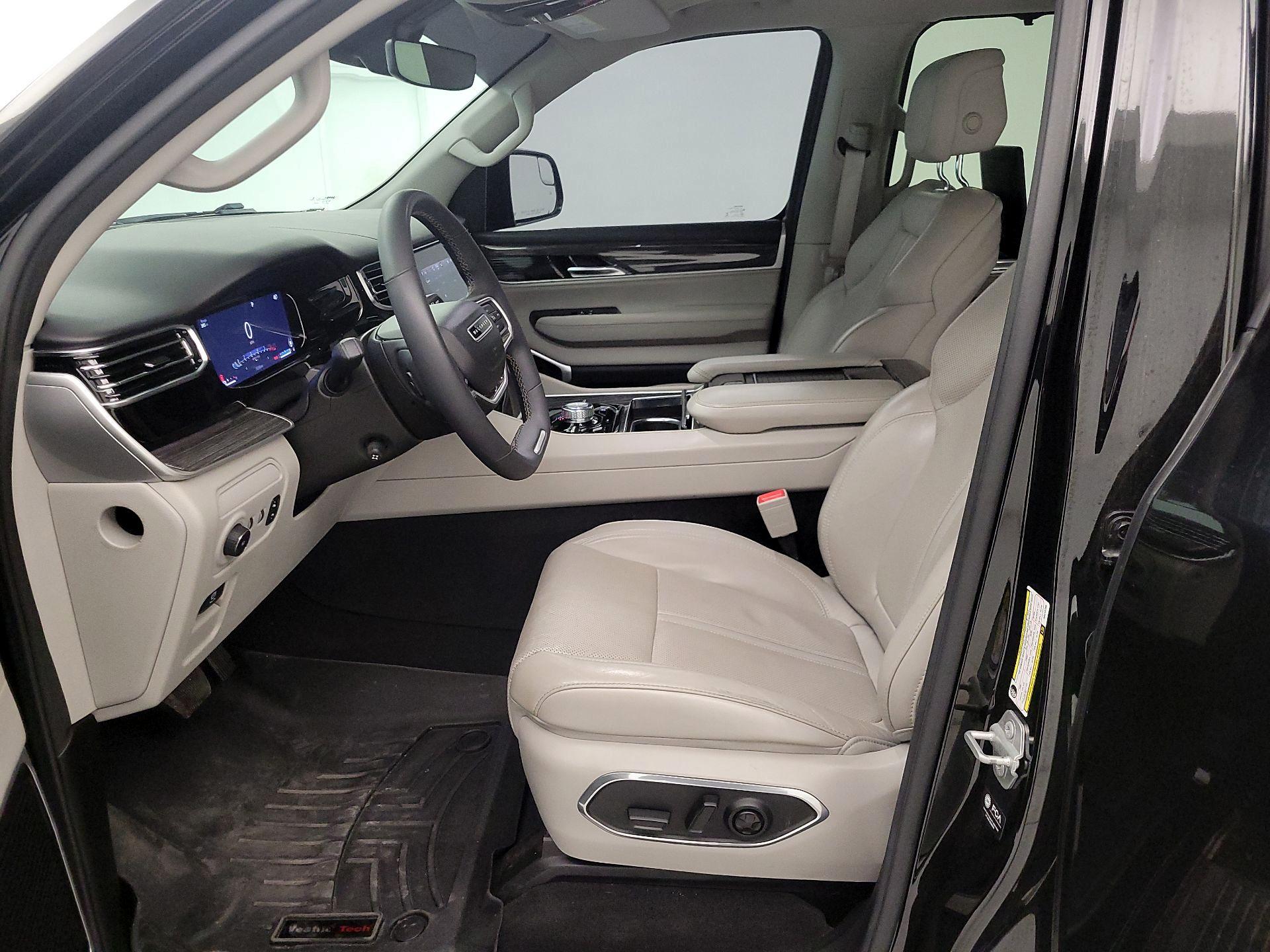 Thumbnail: 2022 Jeep Wagoneer - 11