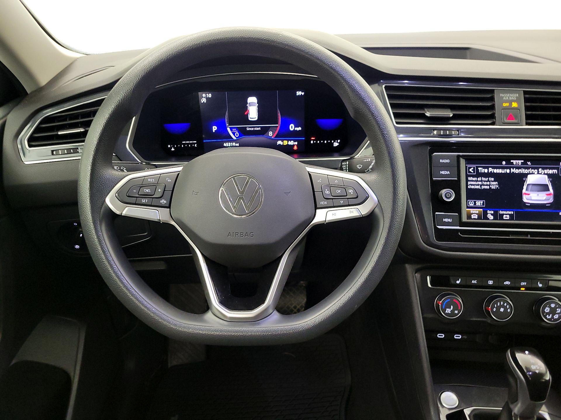 Thumbnail: 2023 Volkswagen Tiguan - 10