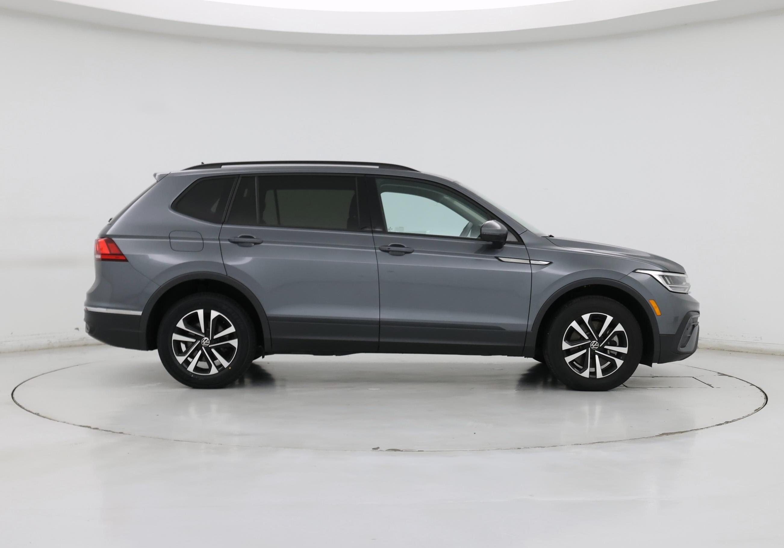 Thumbnail: 2023 Volkswagen Tiguan - 7