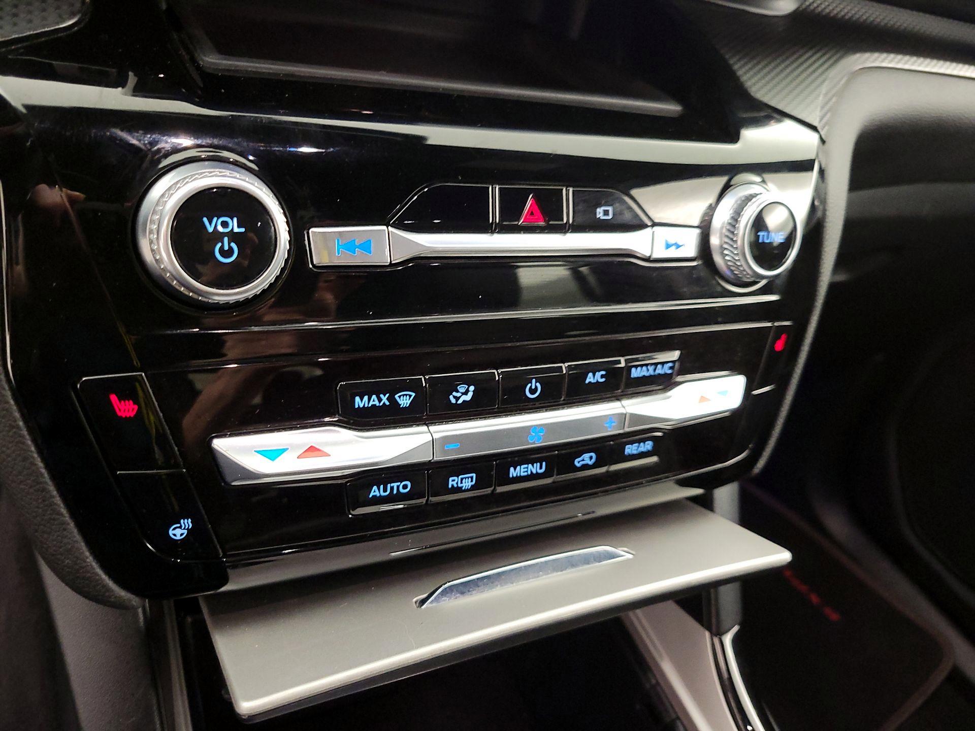 Thumbnail: 2022 Ford Explorer - 16