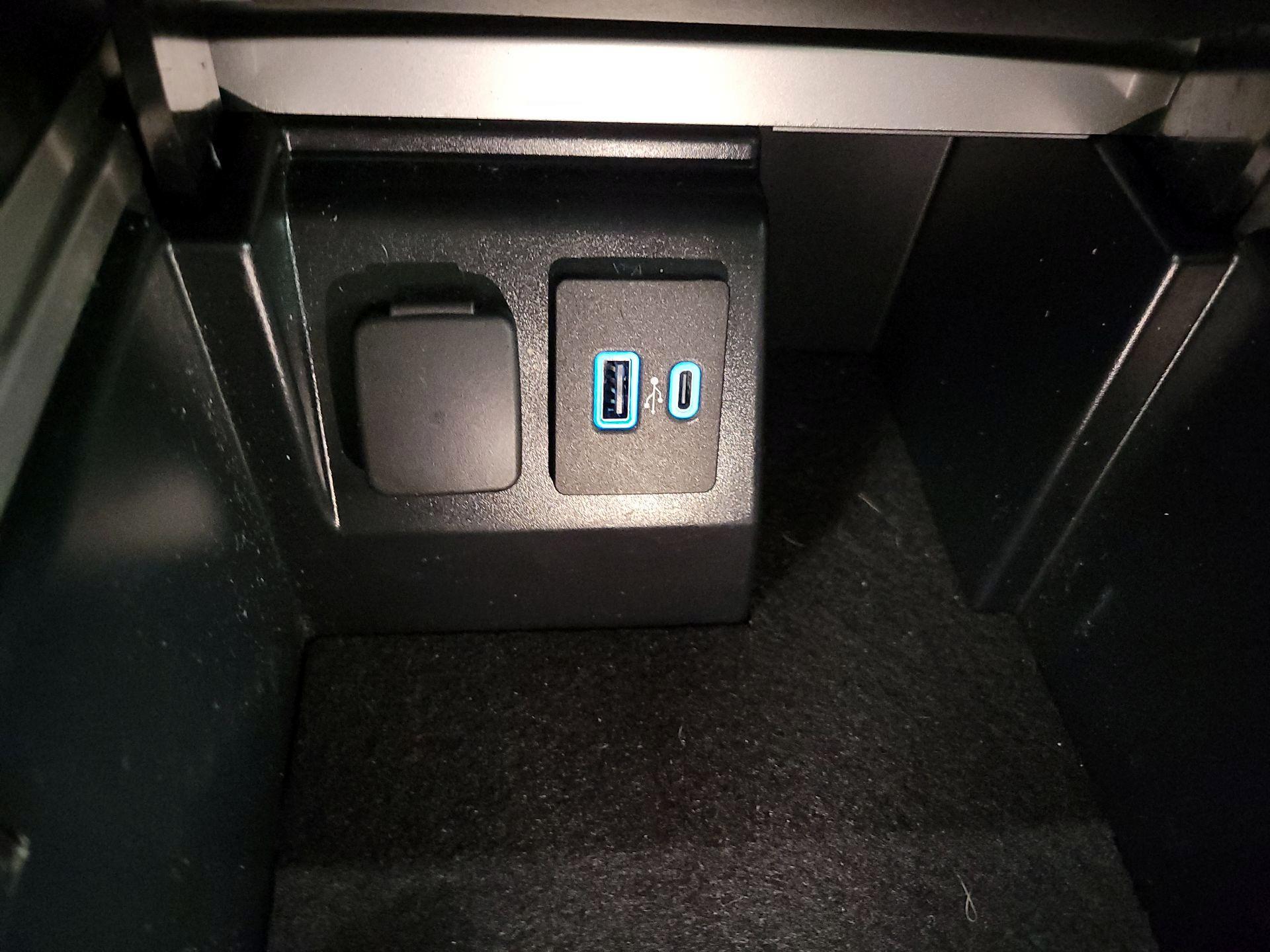 Thumbnail: 2022 Ford Explorer - 18