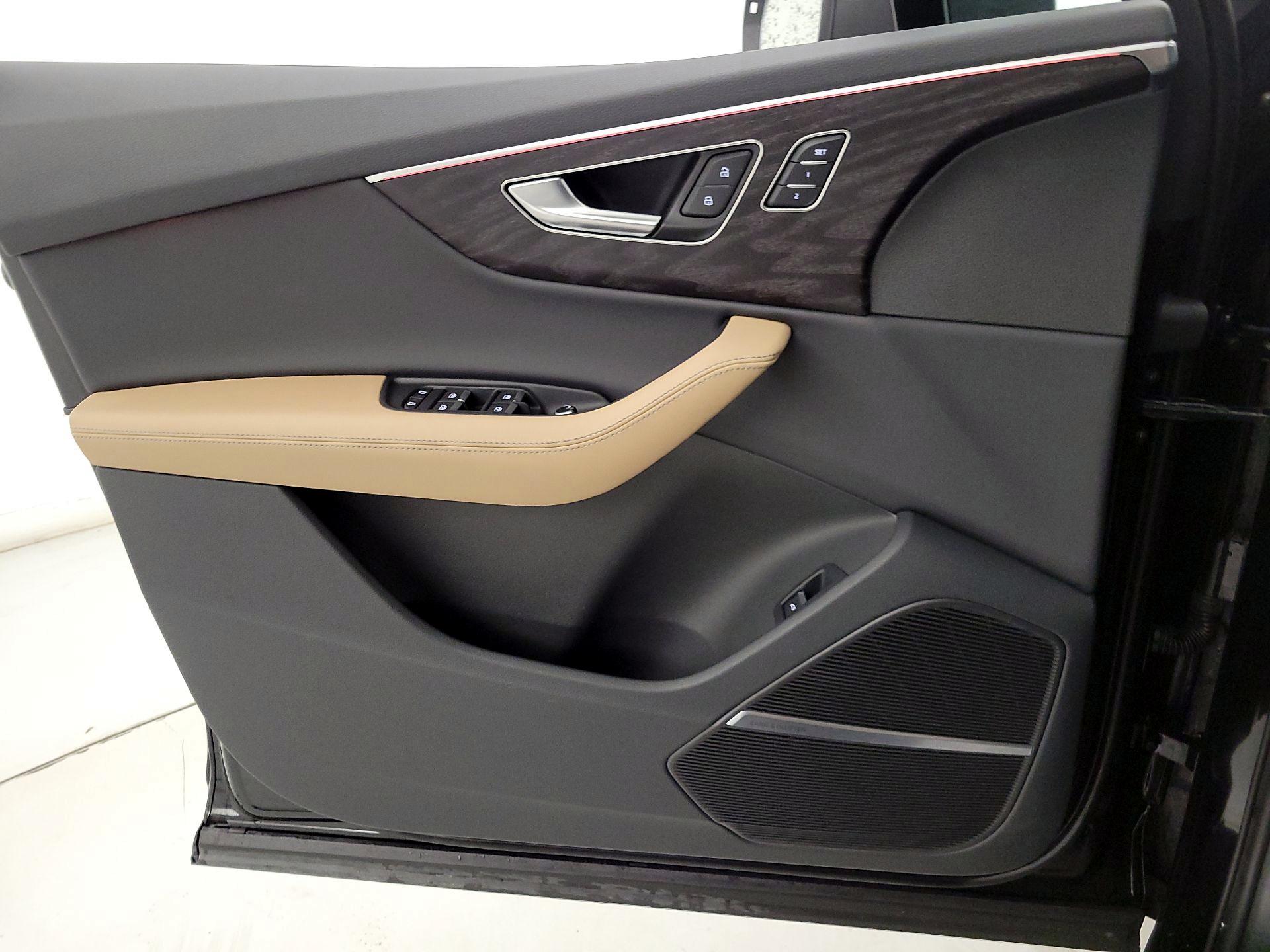 Thumbnail: 2025 Audi Q7 - 12