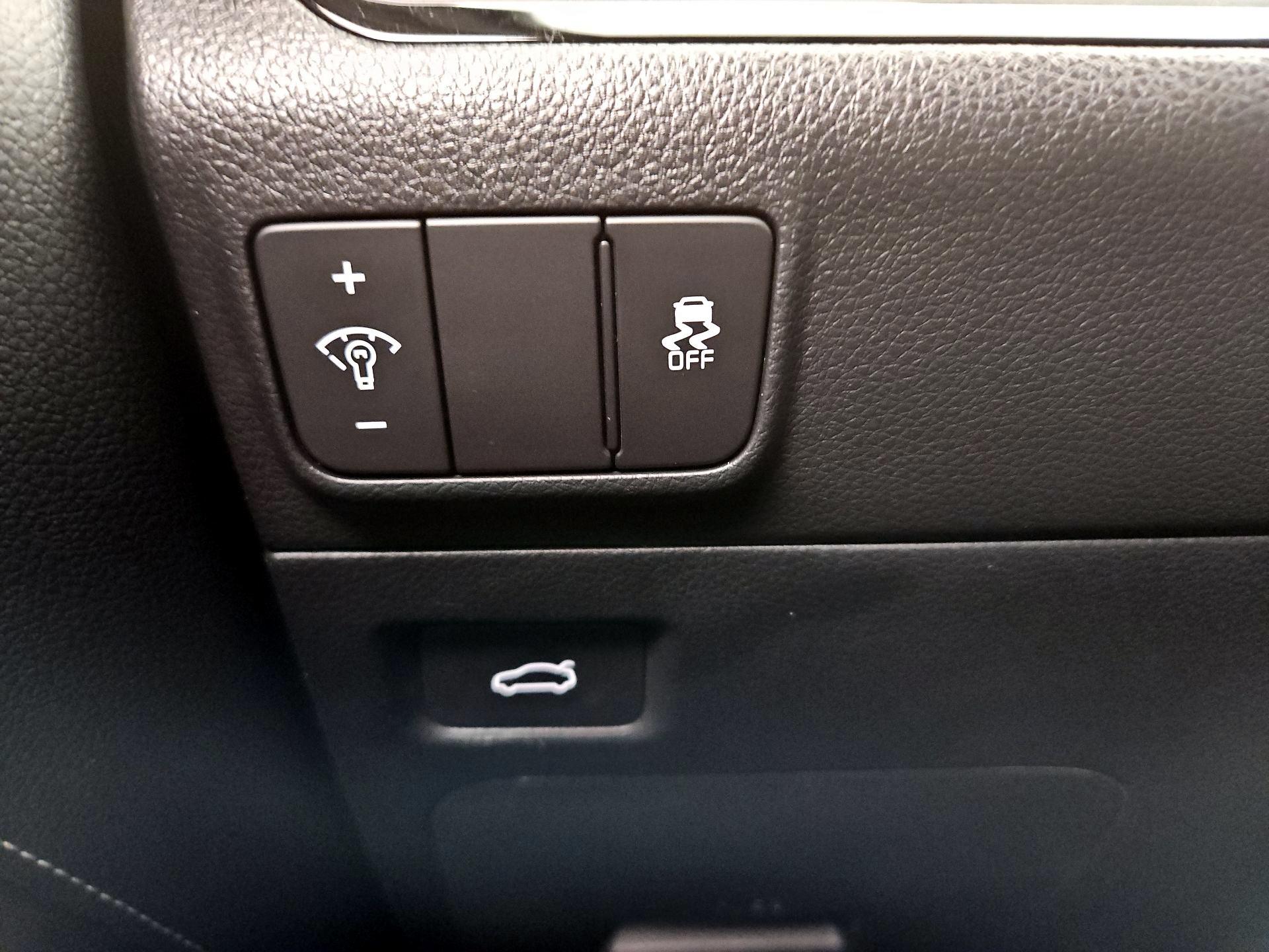 Thumbnail: 2025 Kia K5 - 13