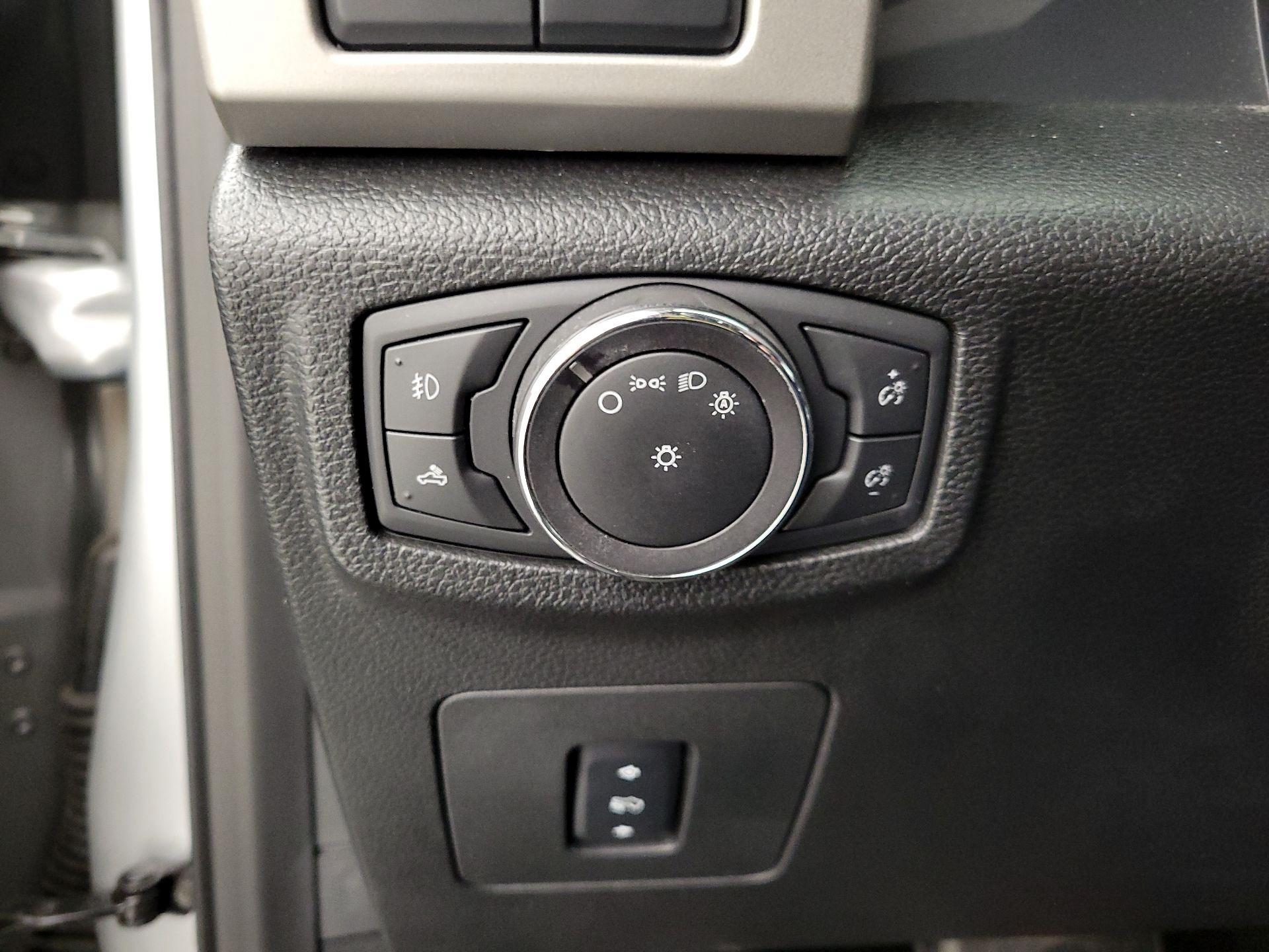 Thumbnail: 2015 Ford F-150 - 13