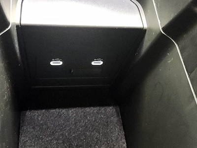 USB/AUX Ports