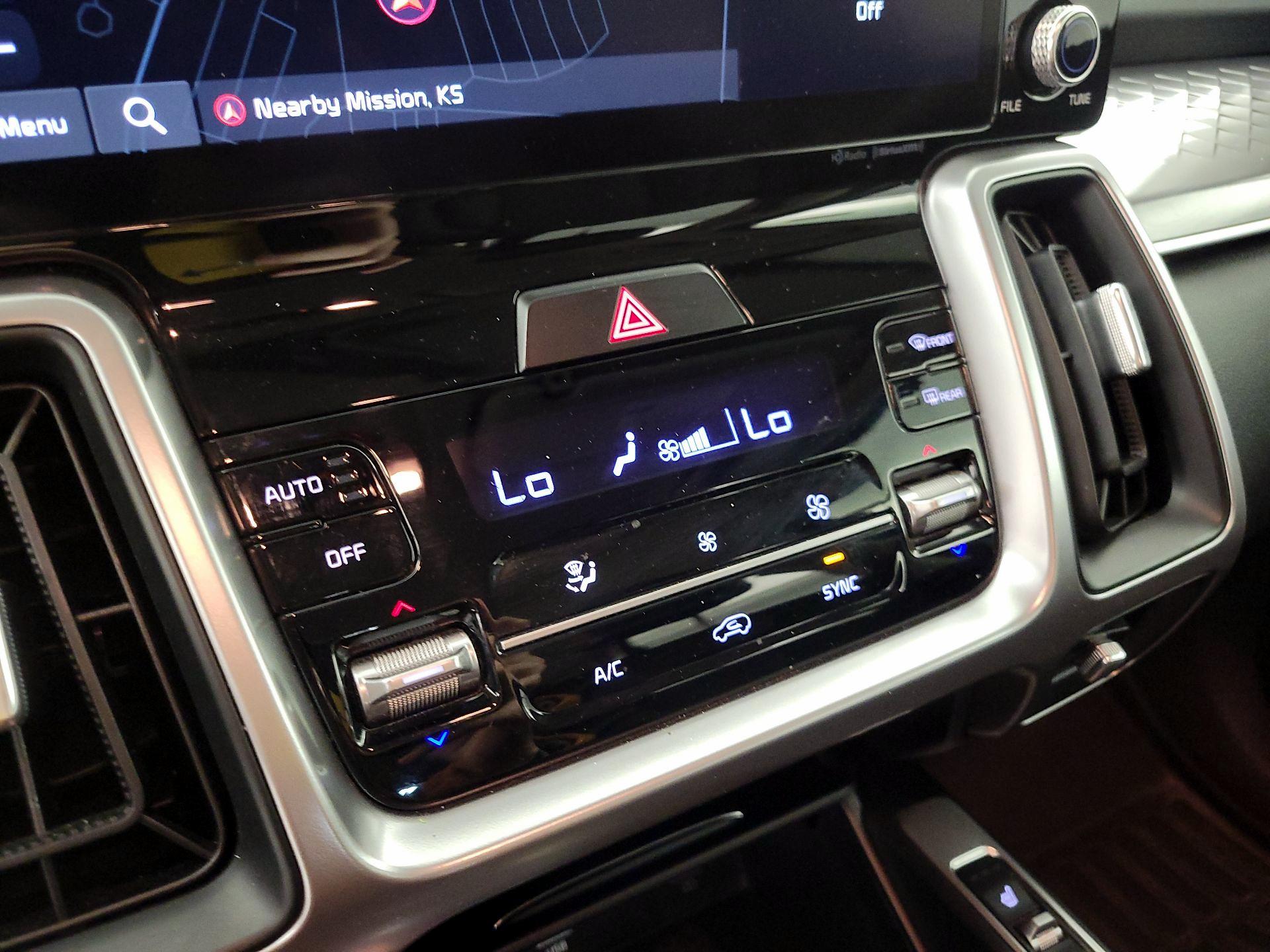 Thumbnail: 2023 Kia Sorento - 17