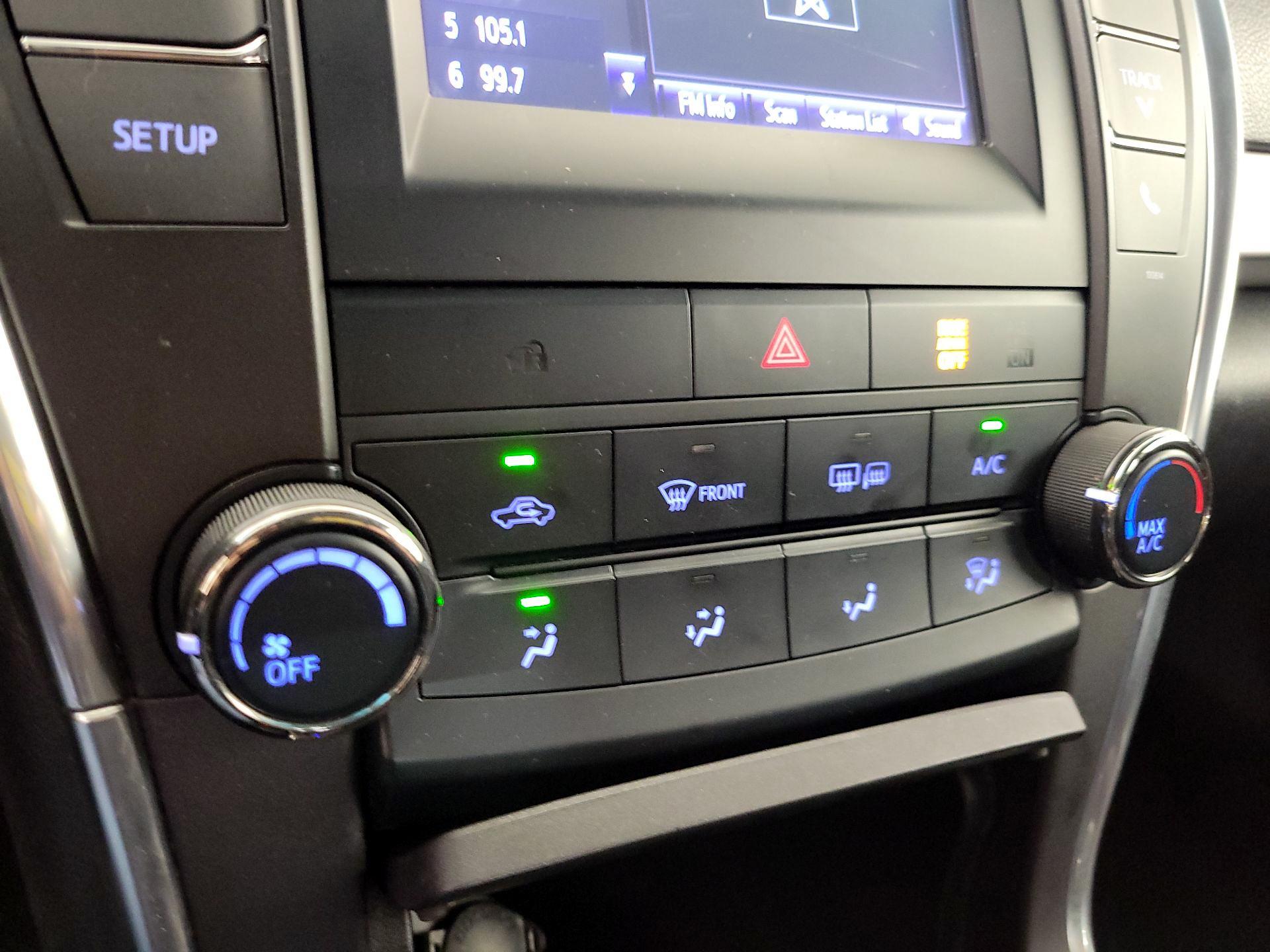 Thumbnail: 2016 Toyota Camry - 16