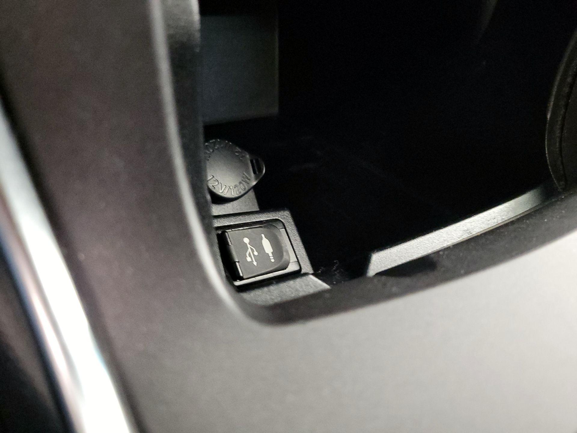 Thumbnail: 2016 Toyota Camry - 18