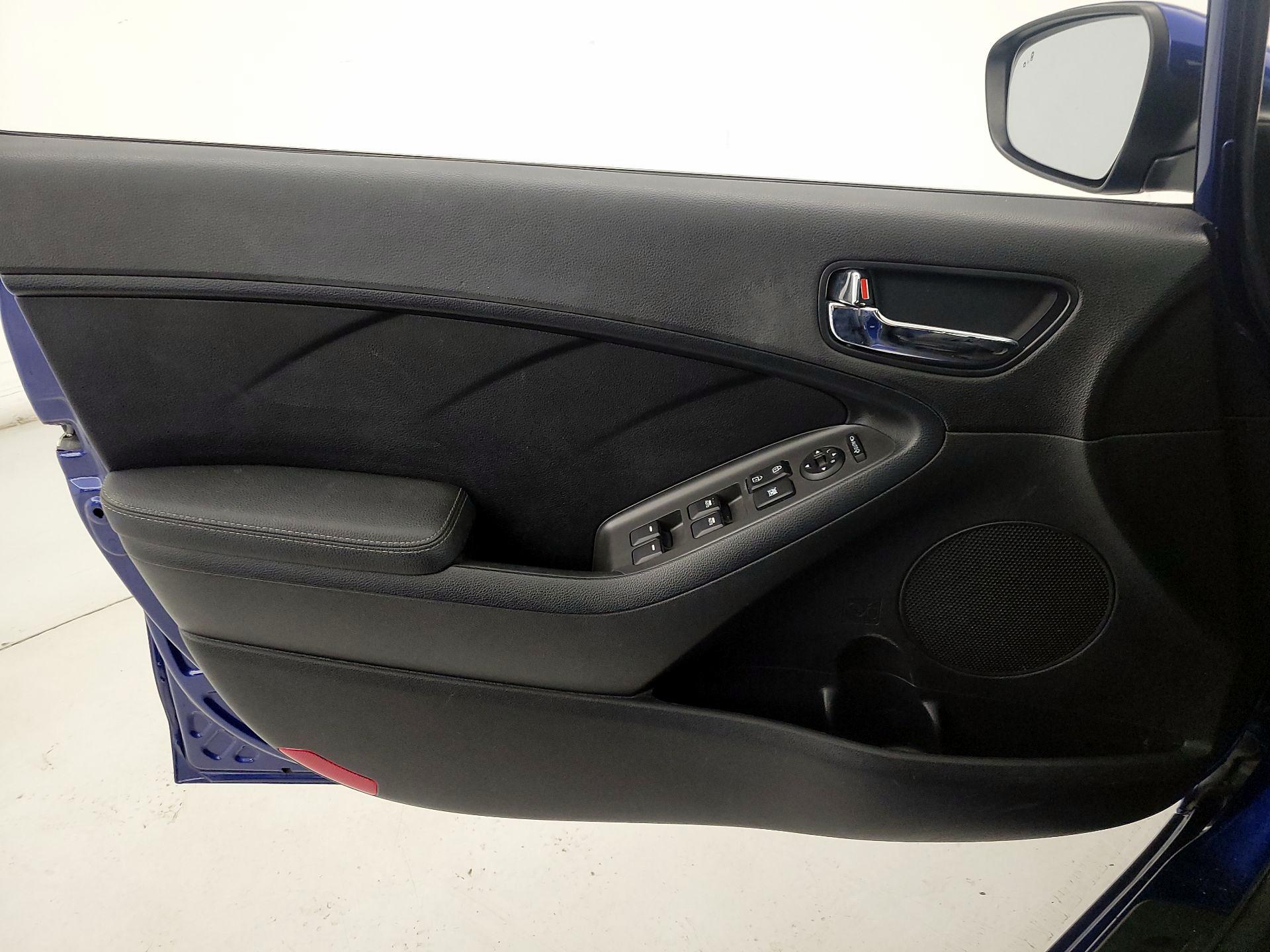 Thumbnail: 2017 Kia Forte - 12