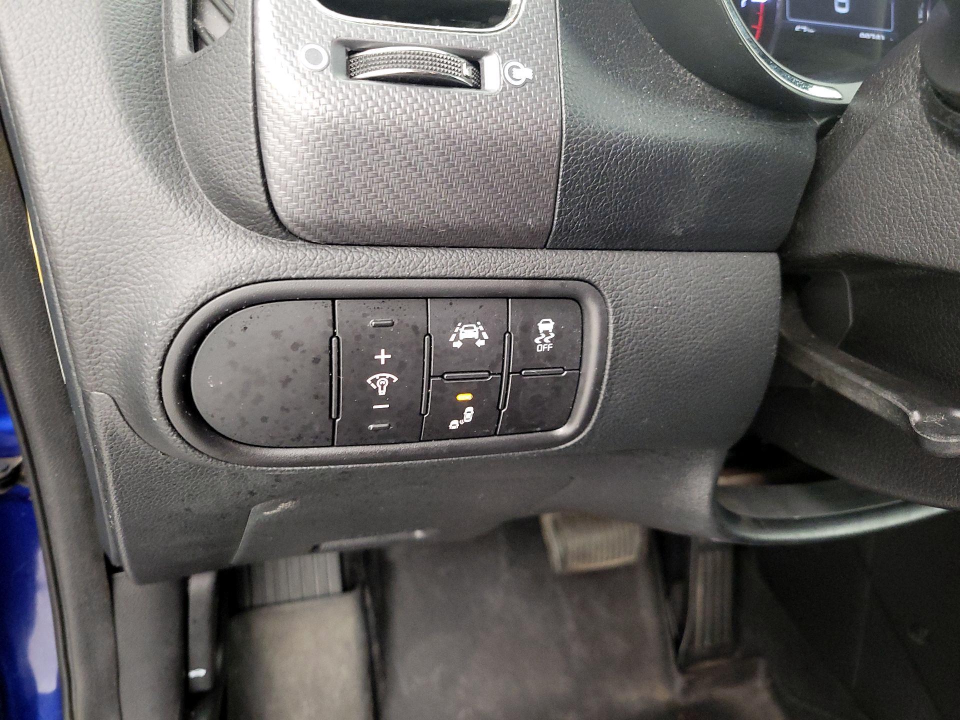 Thumbnail: 2017 Kia Forte - 13